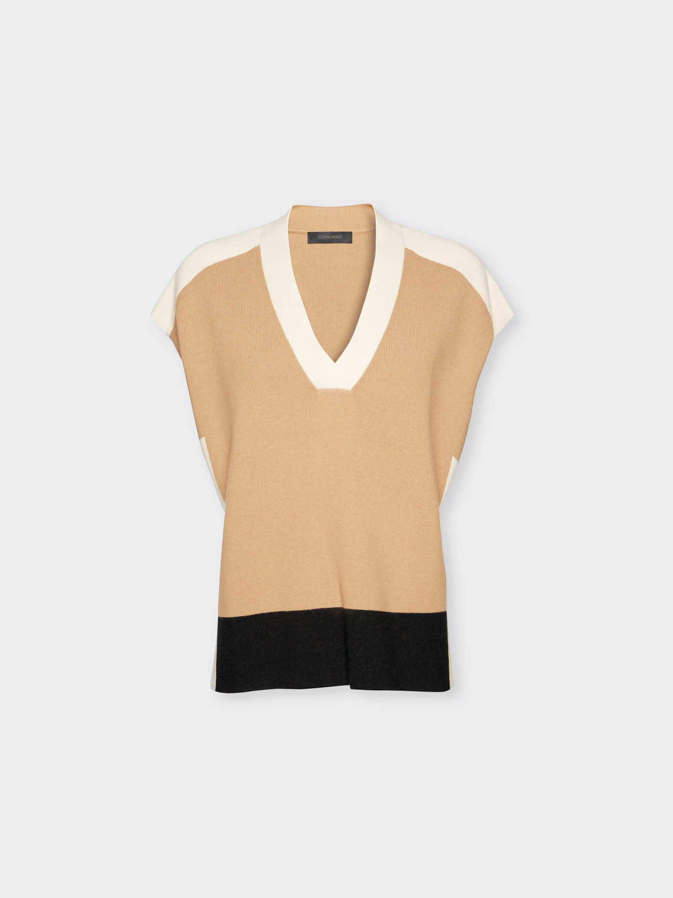 V-neck gilet image number 4