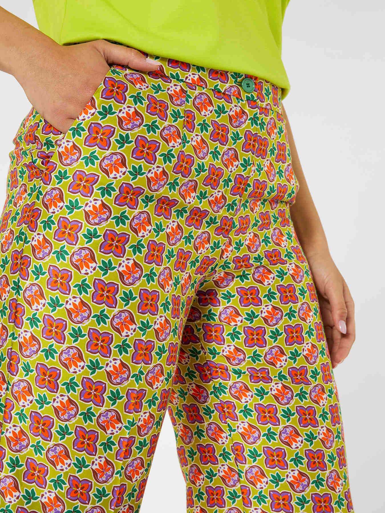 Pantalones rectos con estampado &eacute;tnico image number 4