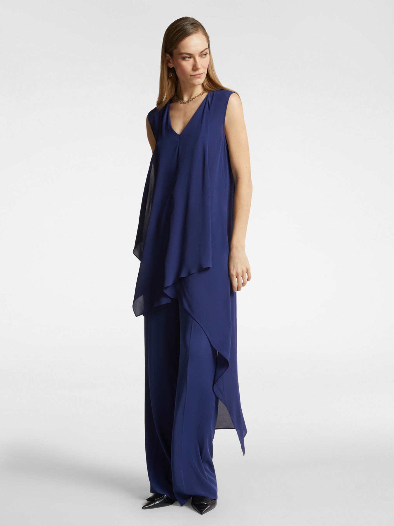 Elegant suit with trousers image number 0