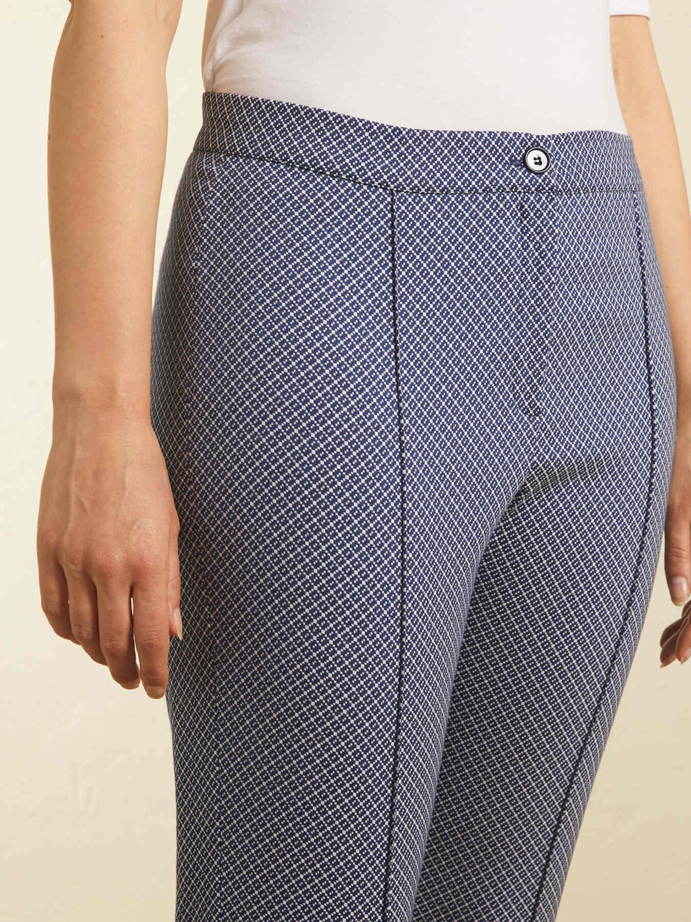 Pantaloni a sigaretta in tessuto jacquard image number 2