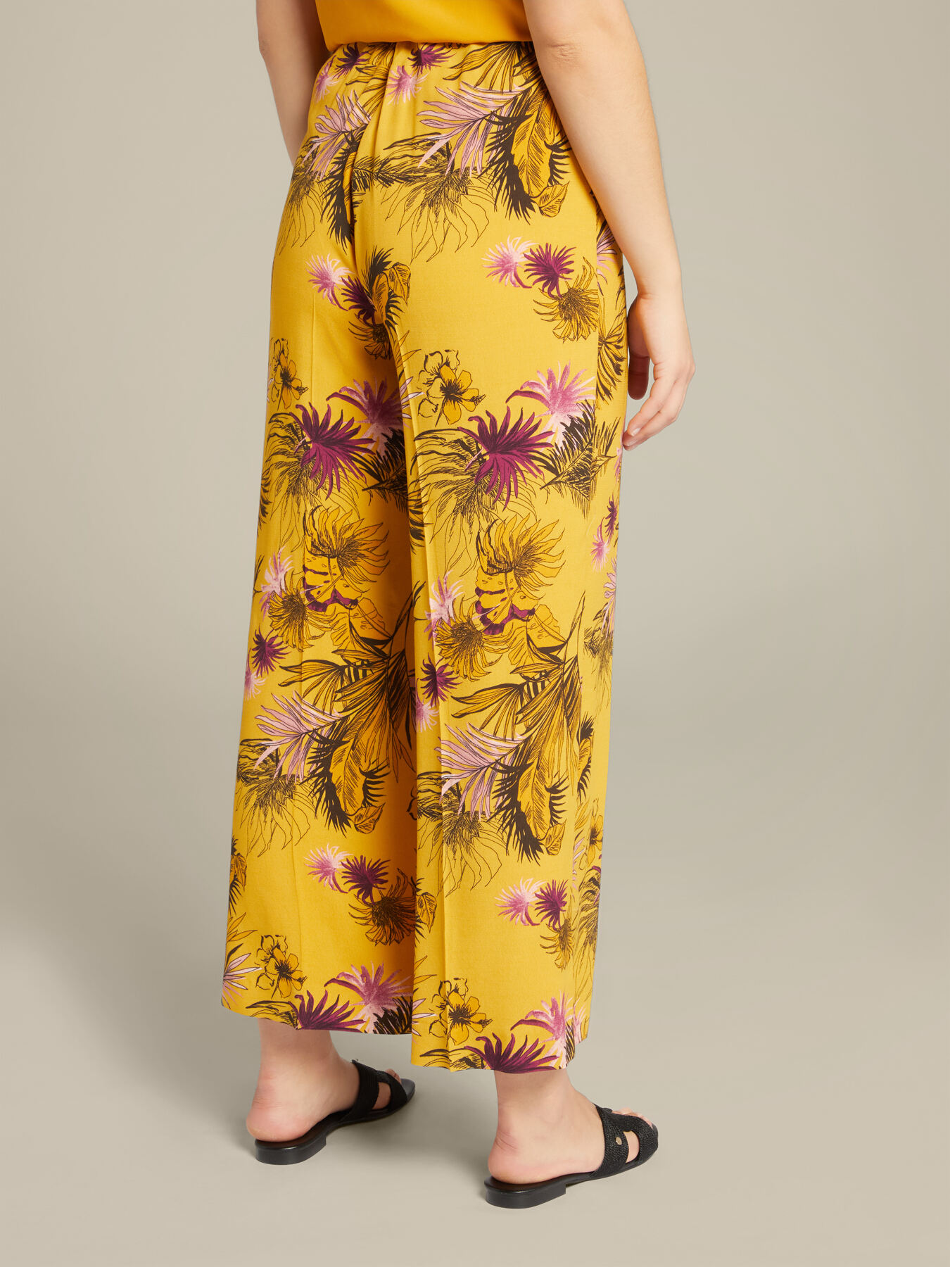 Cal&ccedil;as em viscose ECOVERO&trade; estampada image number 1