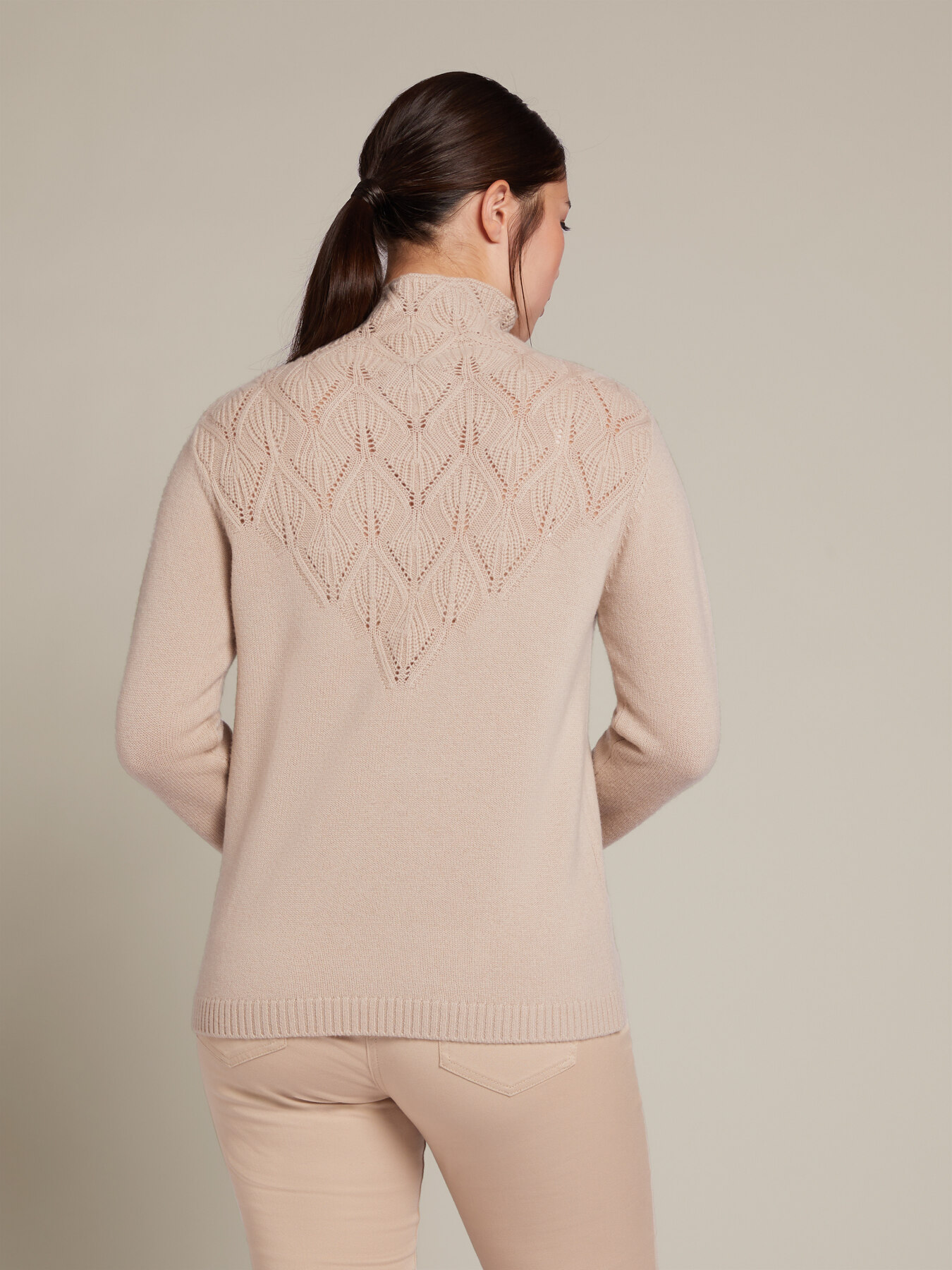 Pull &agrave; col roul&eacute; en laine image number 2