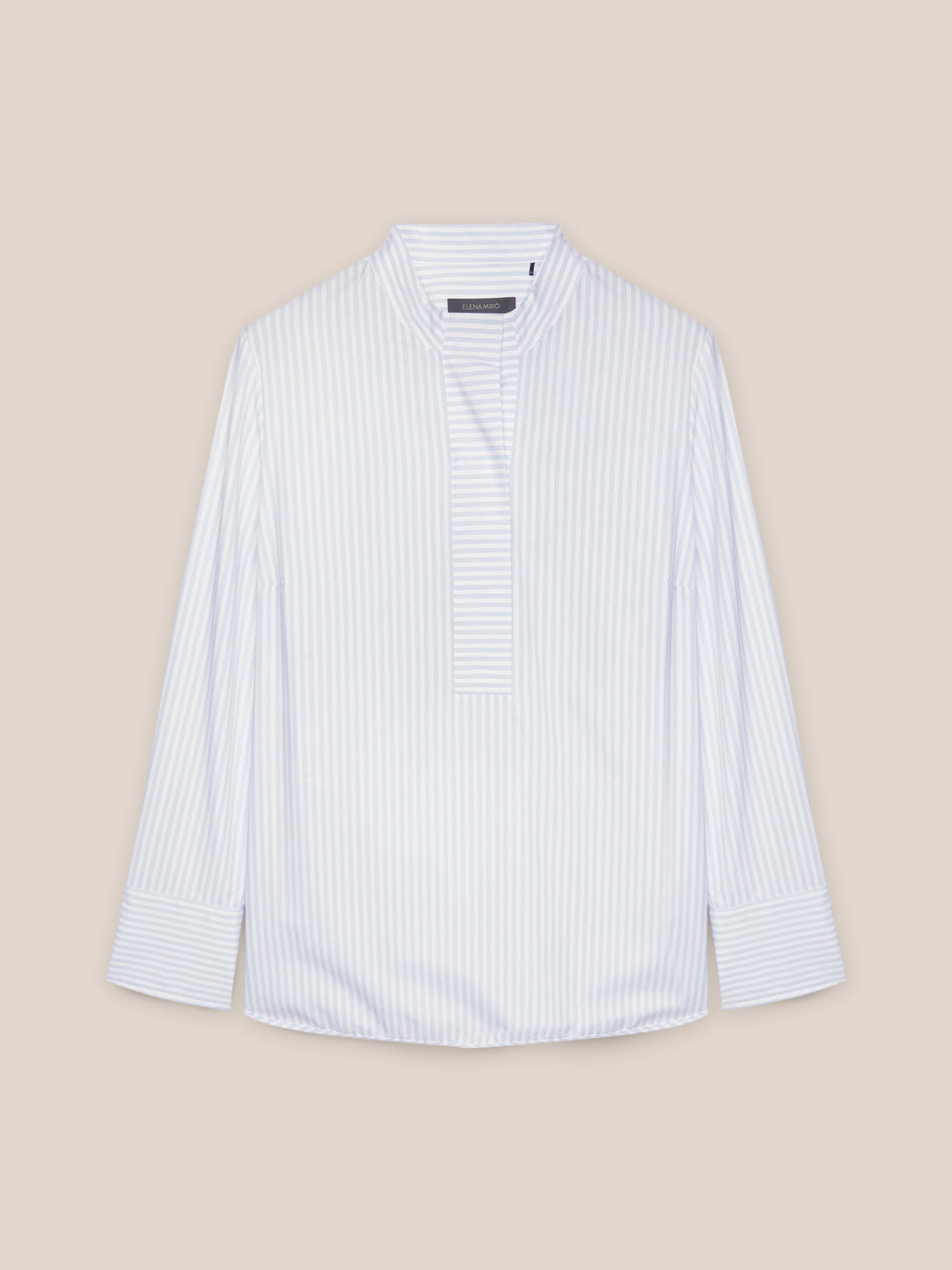 Blusa às riscas com gola alta image number 4