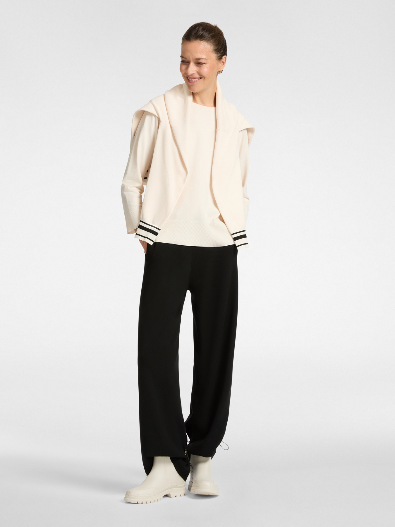 Su&eacute;ter esportivo de gola redonda image number 2