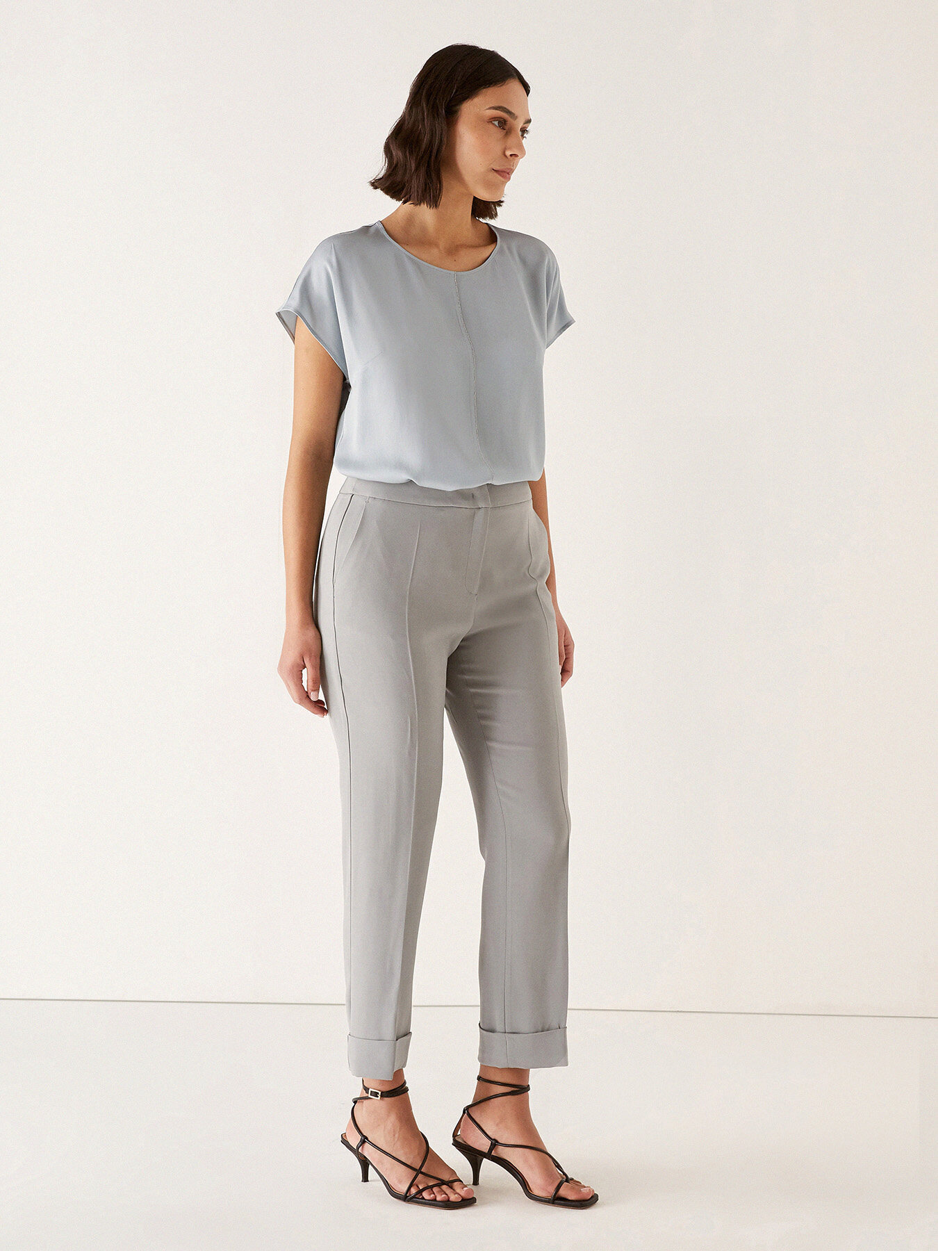 Pantalones con doblez image number 0