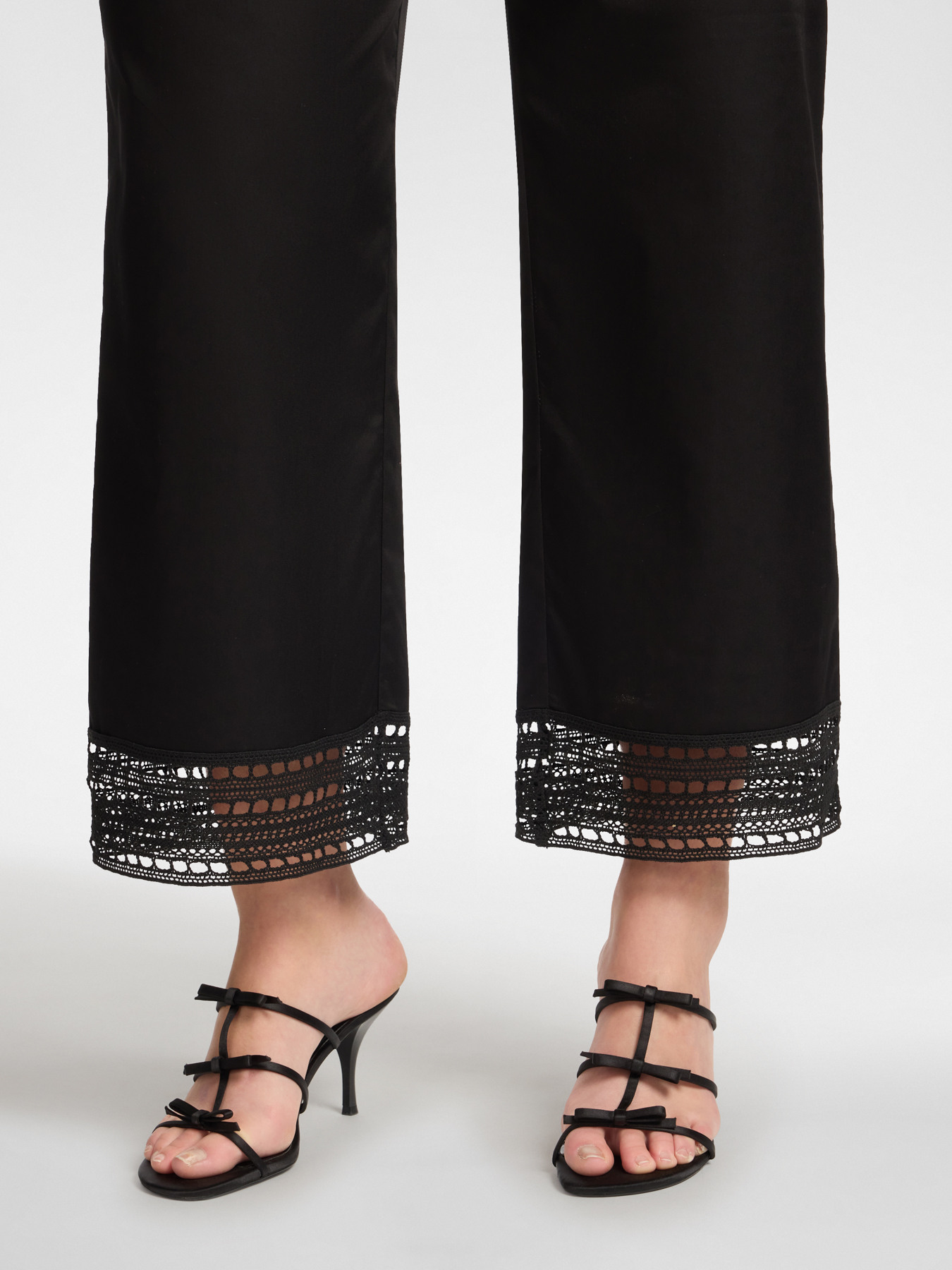 Pantalon en m&eacute;lange de coton avec dentelle image number 3