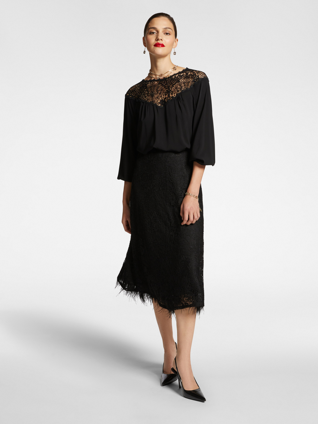 Blusa elegante com renda image number 2