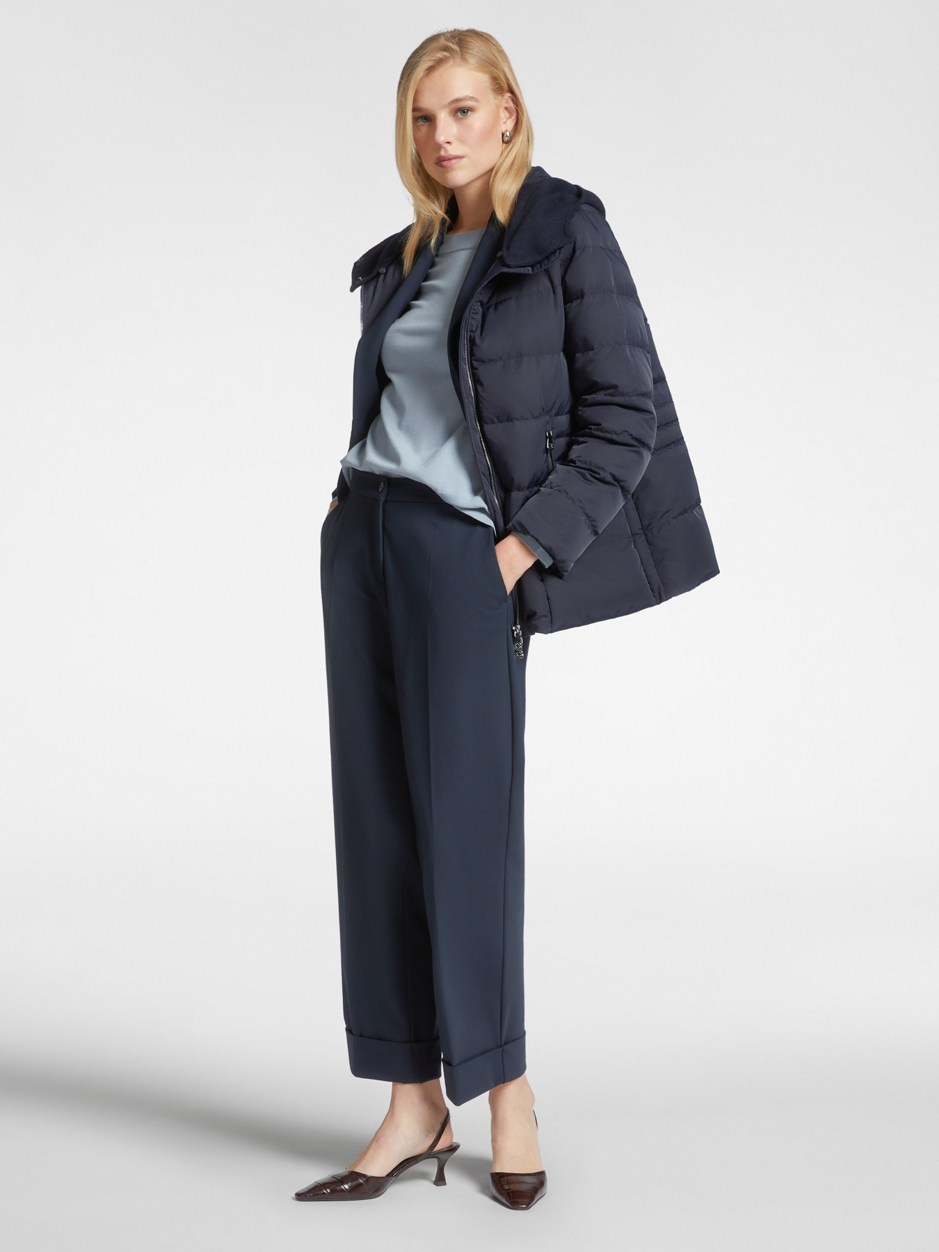 Solid colour cropped trousers image number 0