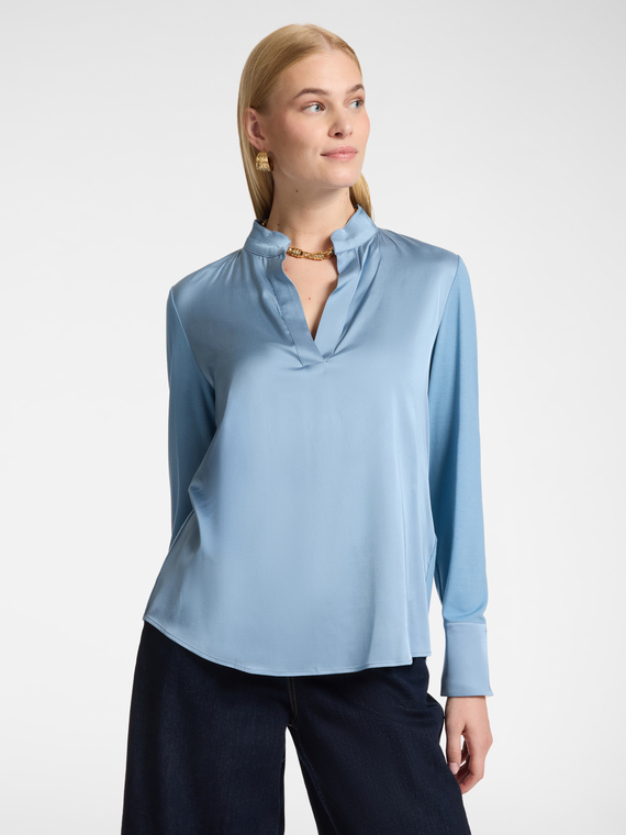 T-shirt em viscose com gola coreana