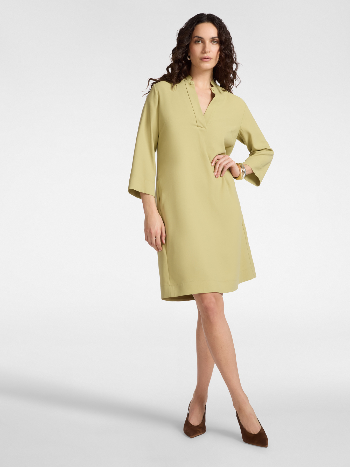 Enver satin dress with V-neckline image number 2