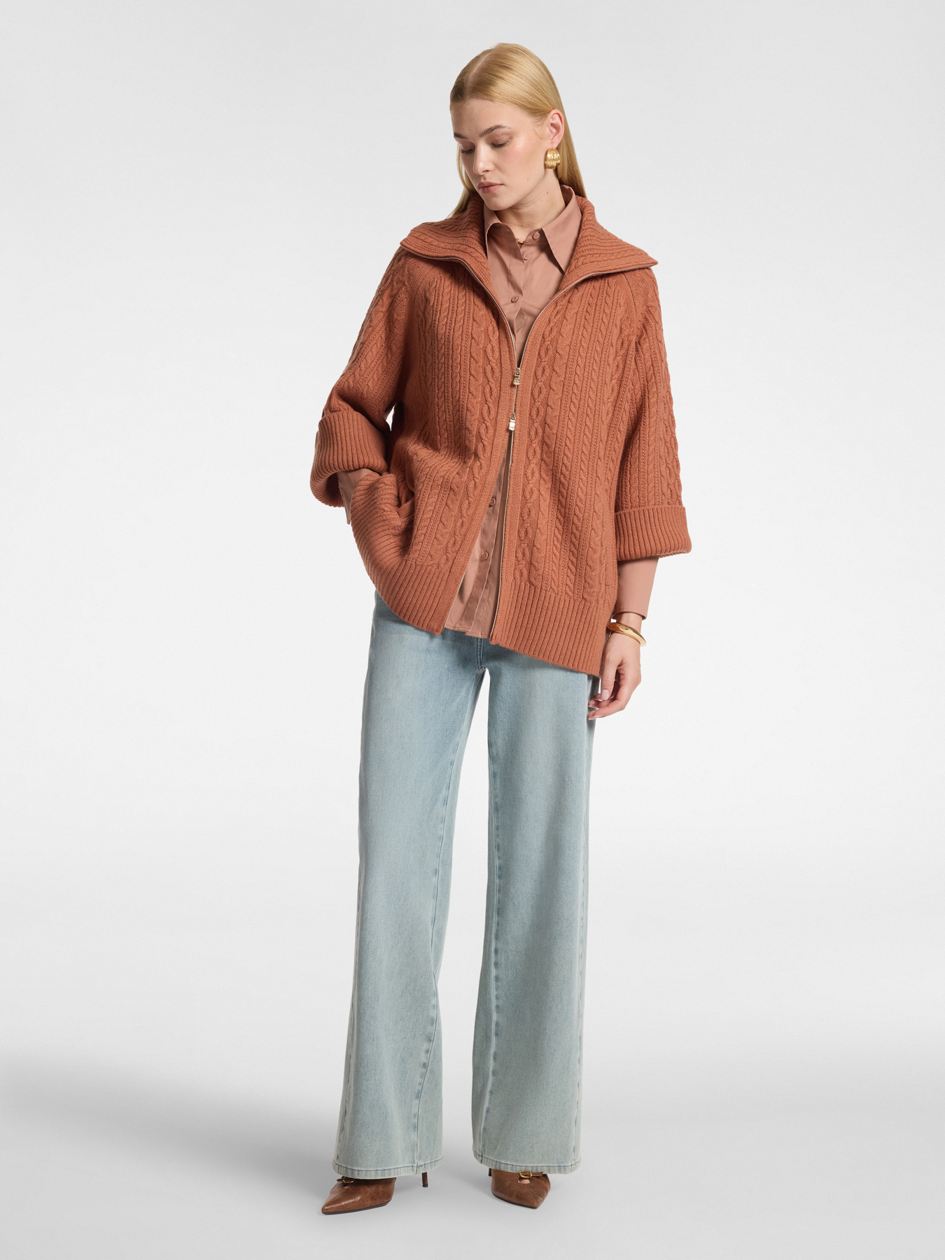 Cardigan lana trecce collo alto image number 2