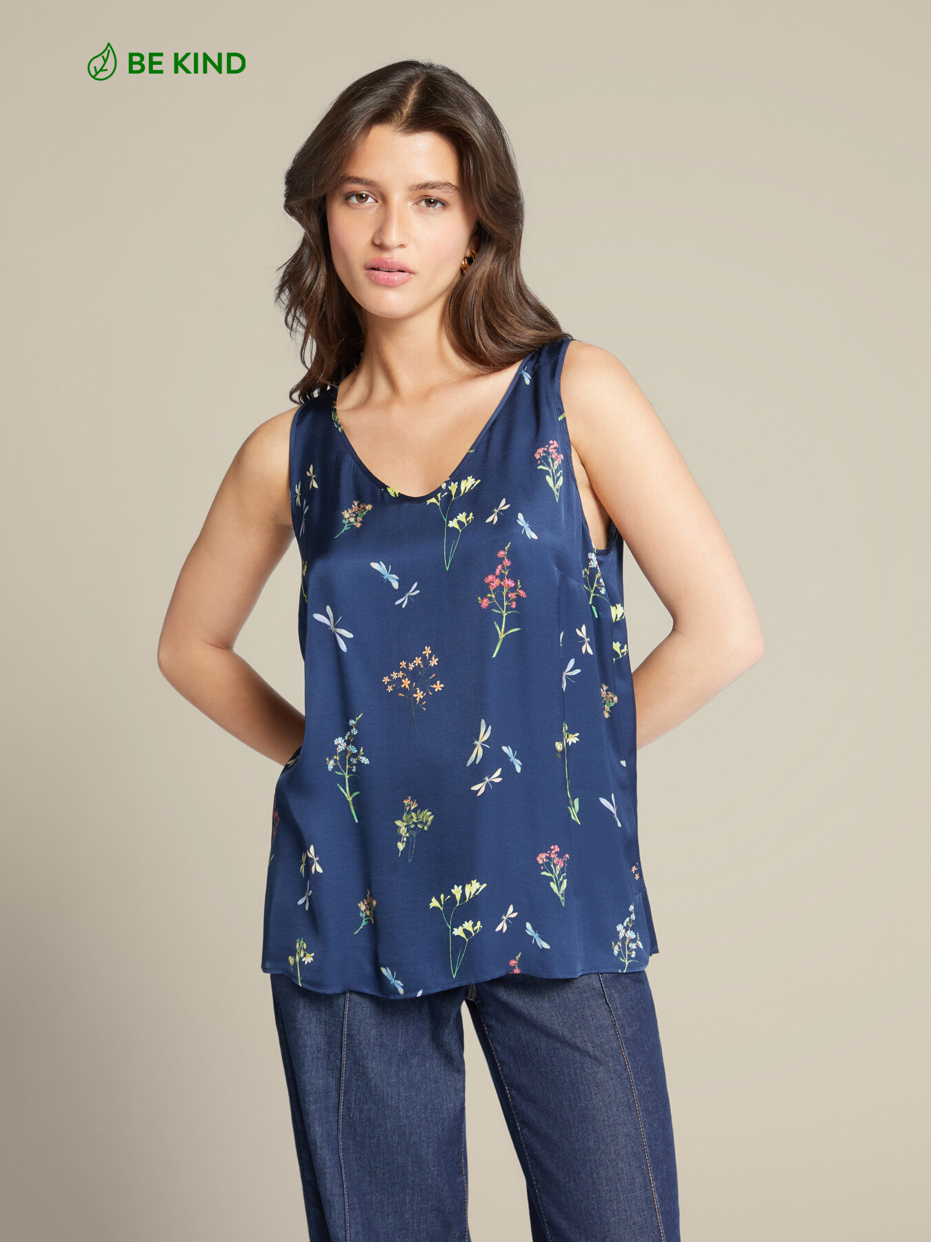 Top in viscosa ECOVERO&trade; dalla stampa erbario image number 0