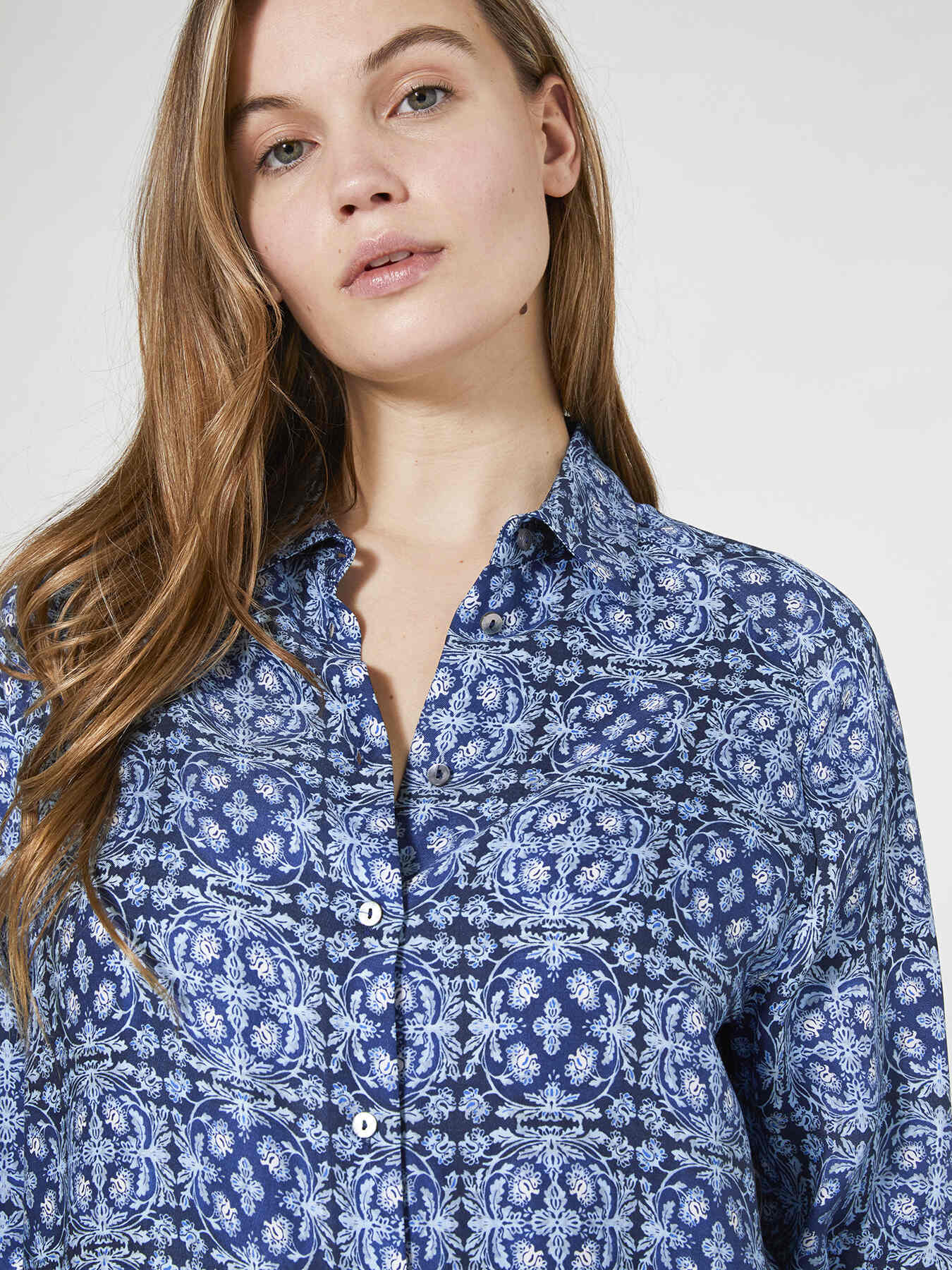 Printed viscose shirt image number 3