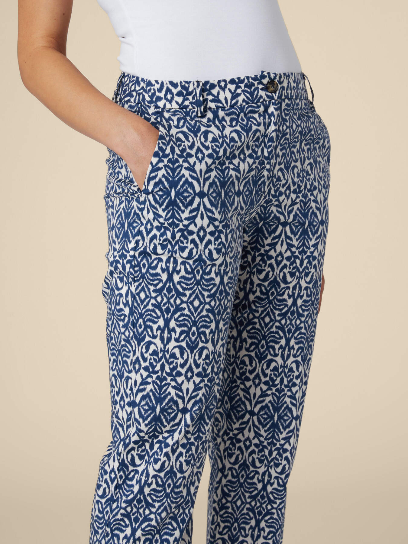 Printed chinos image number 2