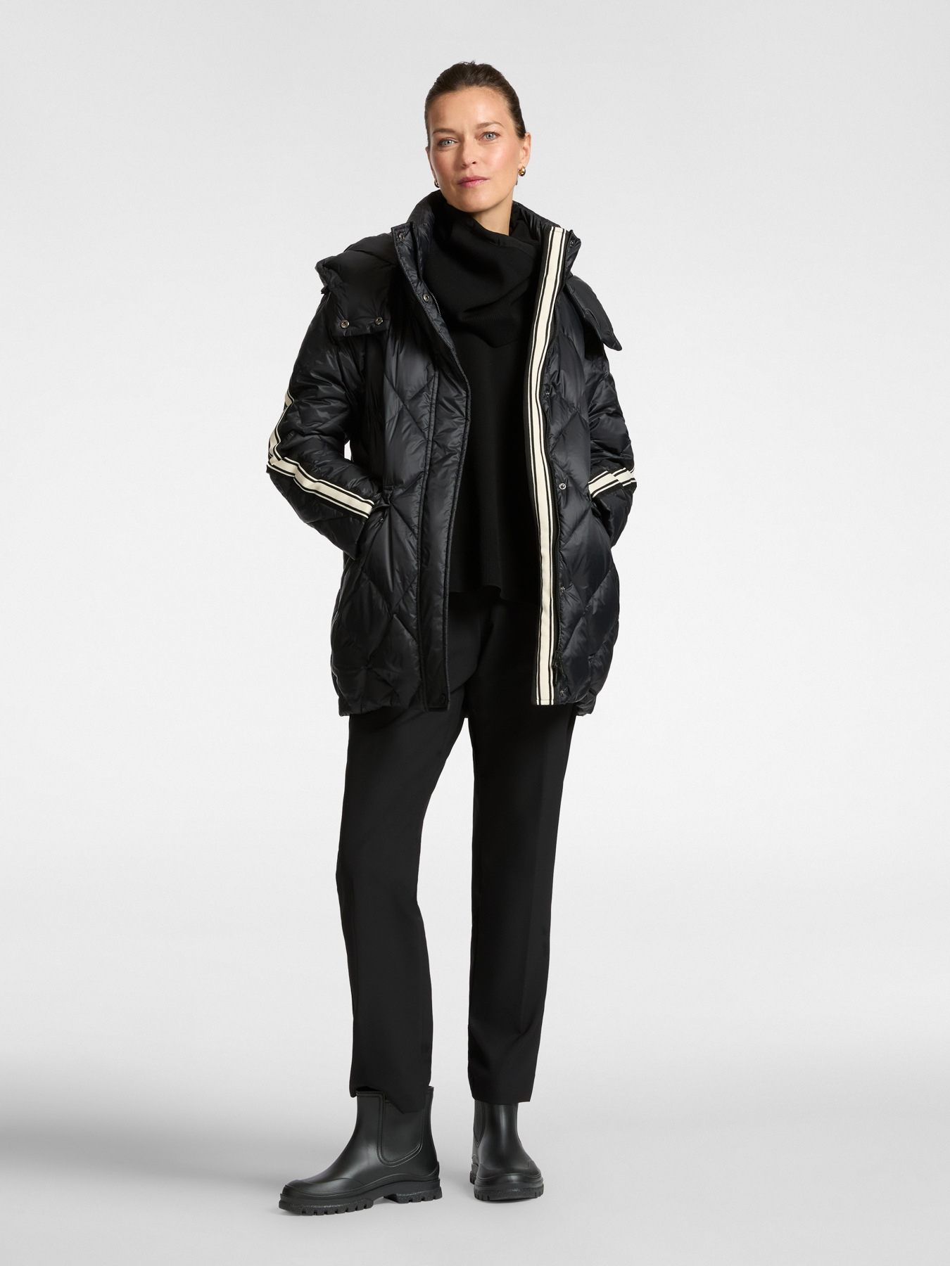 Cal&ccedil;as chino em tecido t&eacute;cnico image number 0