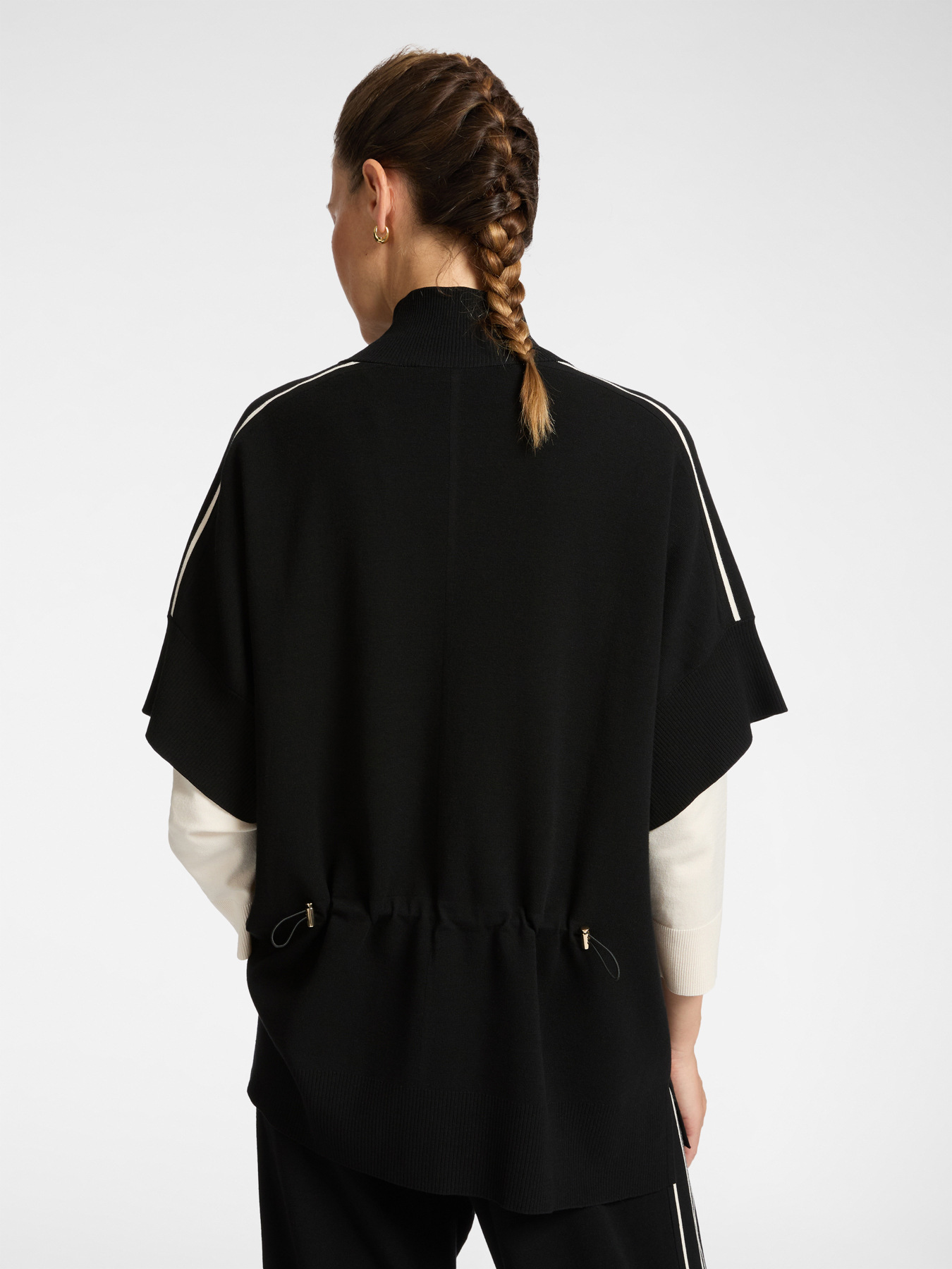 Knitted cape with stripes image number 1