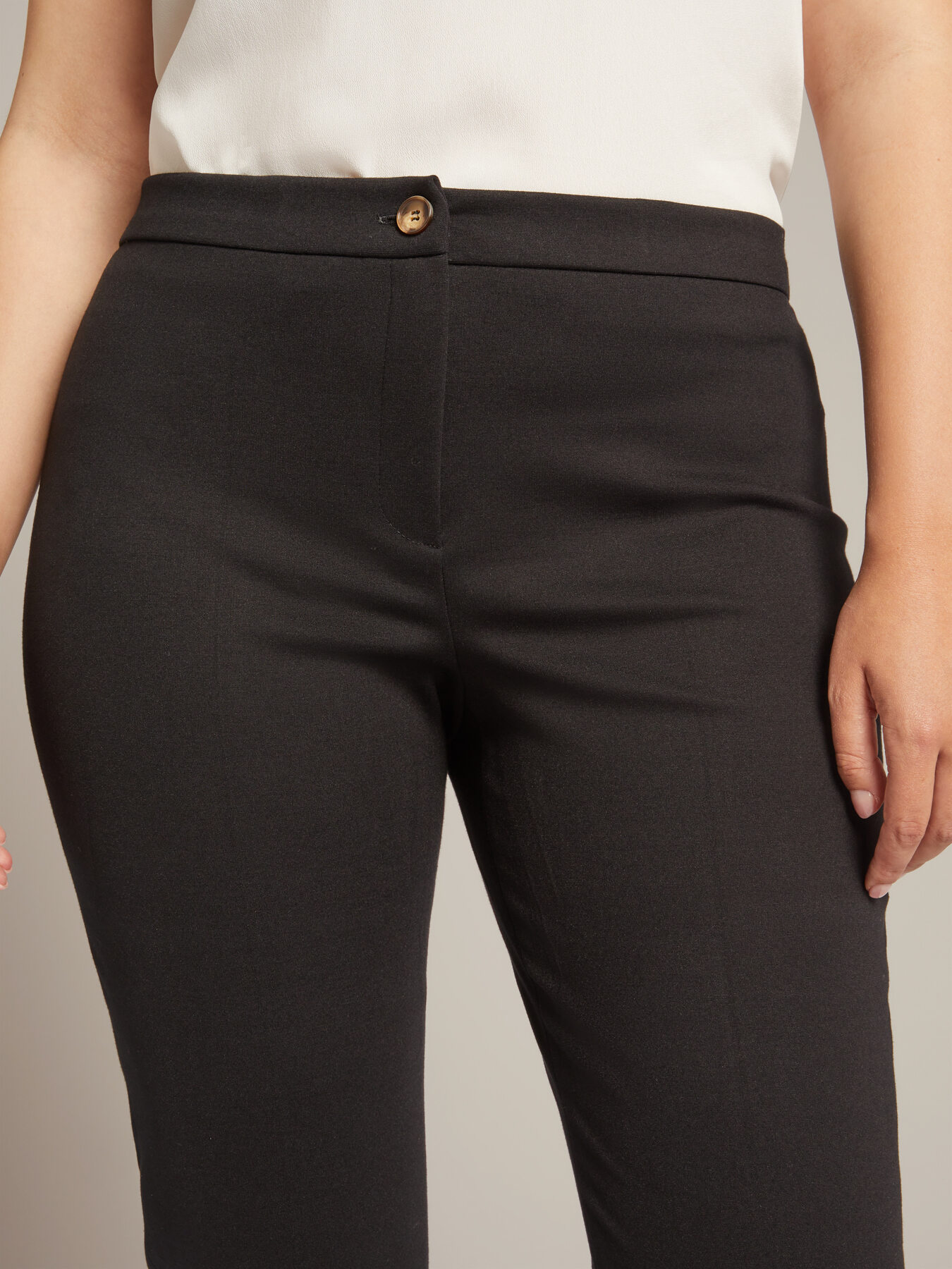 Pantalones rectos de punto milano image number 3