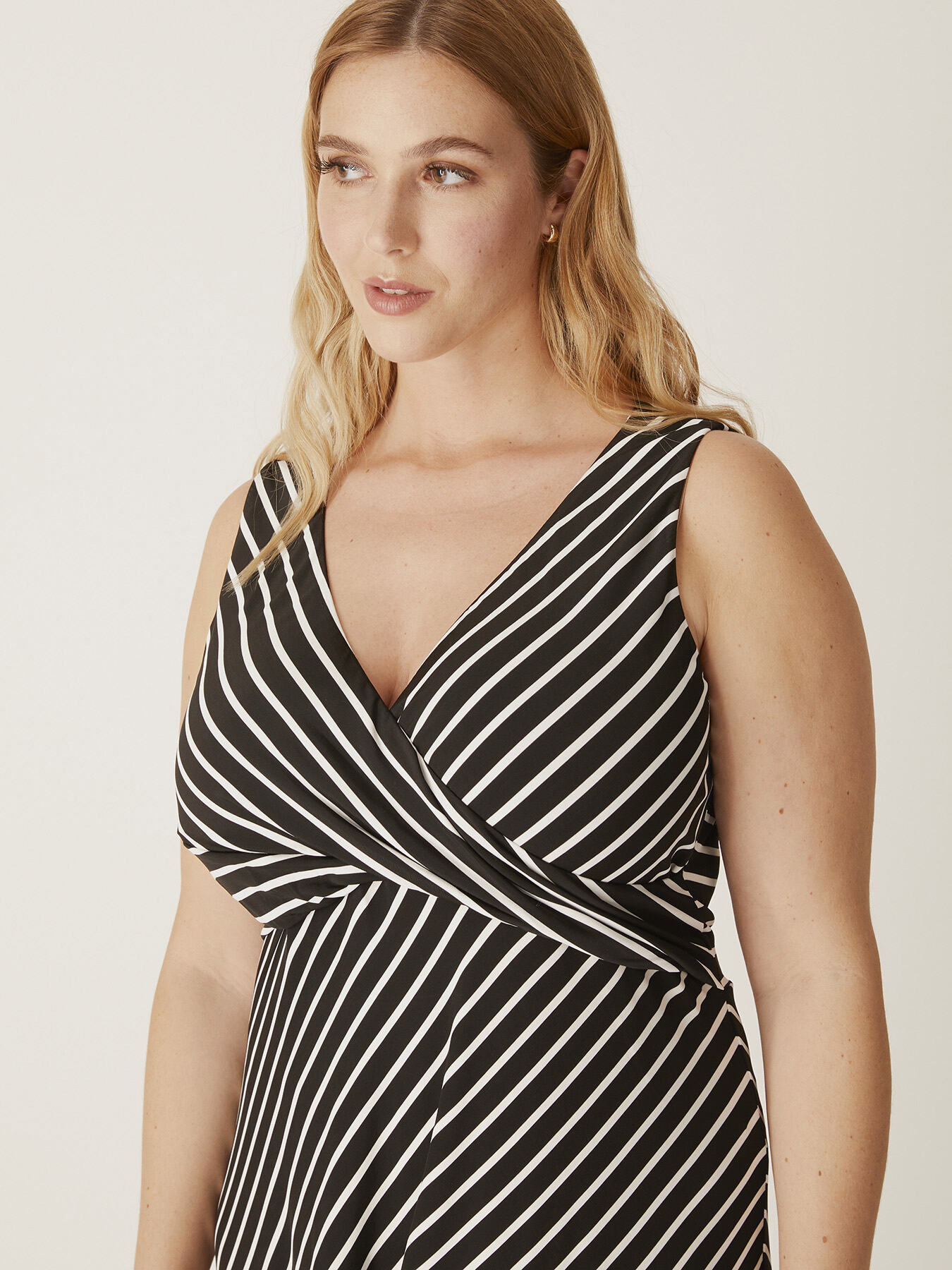 Vestido largo de rayas image number 3