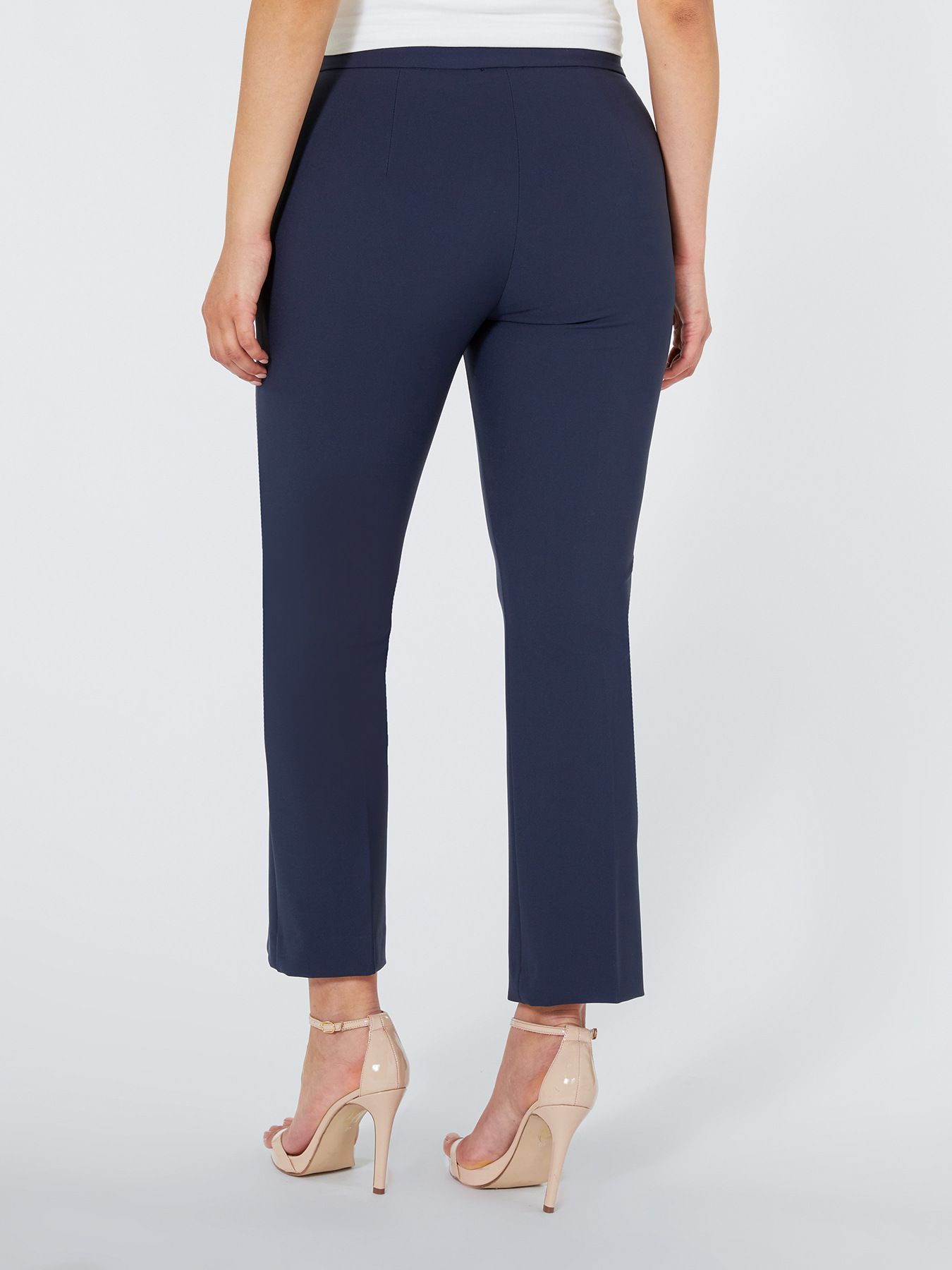 Pantalones kick flare de tejido t&eacute;cnico image number 2