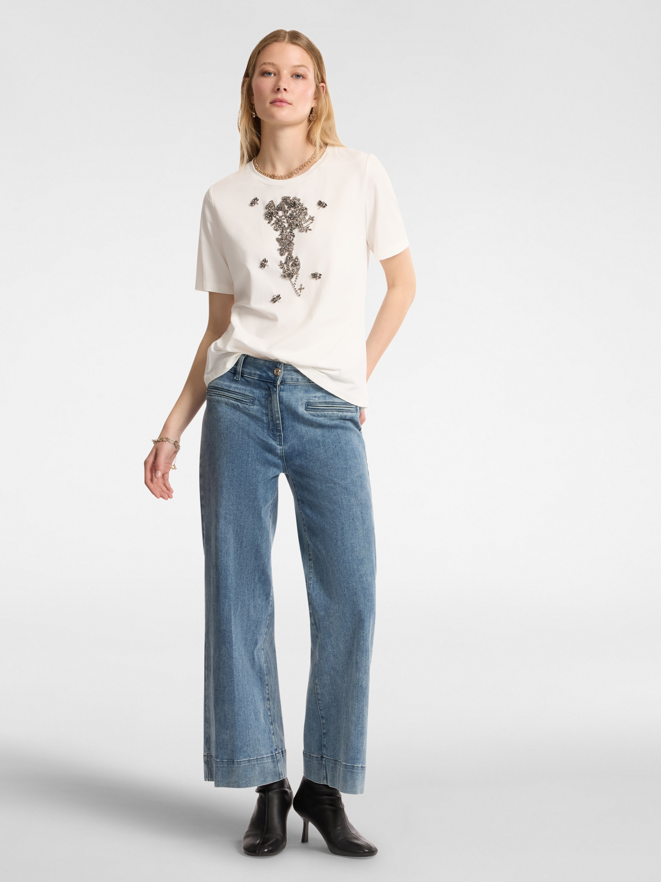 T-shirt avec broderie florale image number 2