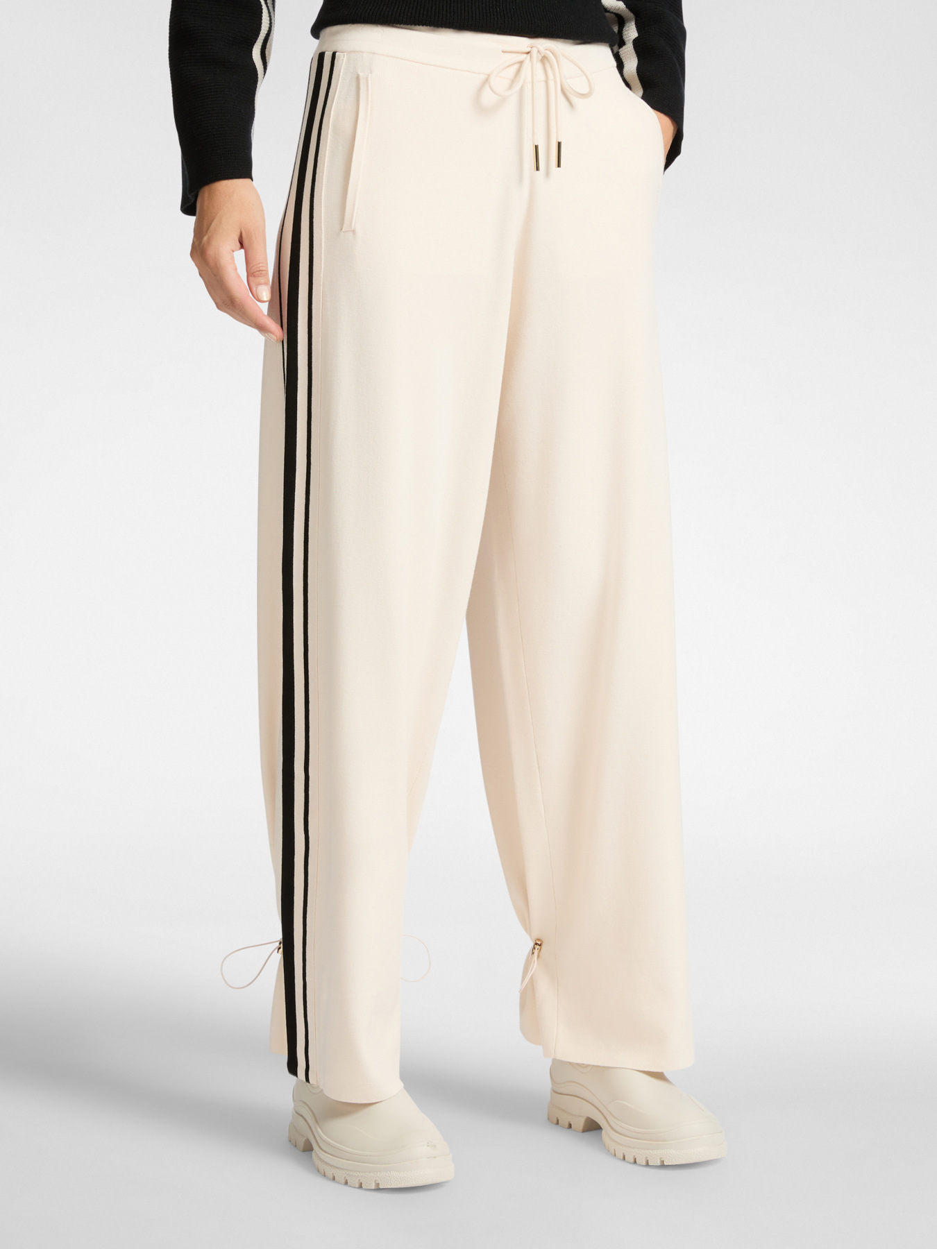 Pantalones de punto de pierna ancha image number 2