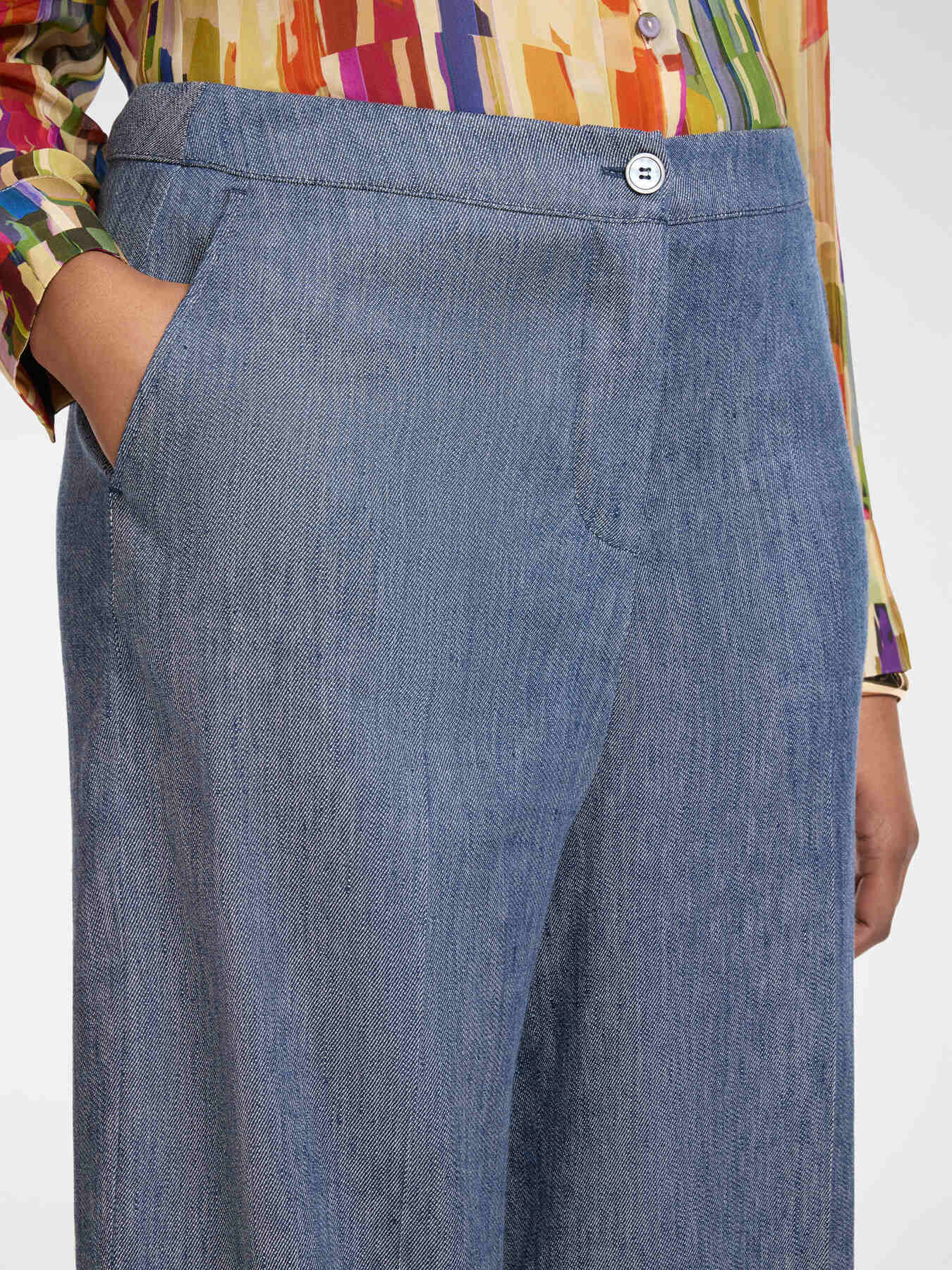 Pantalon court en lin effet denim image number 3