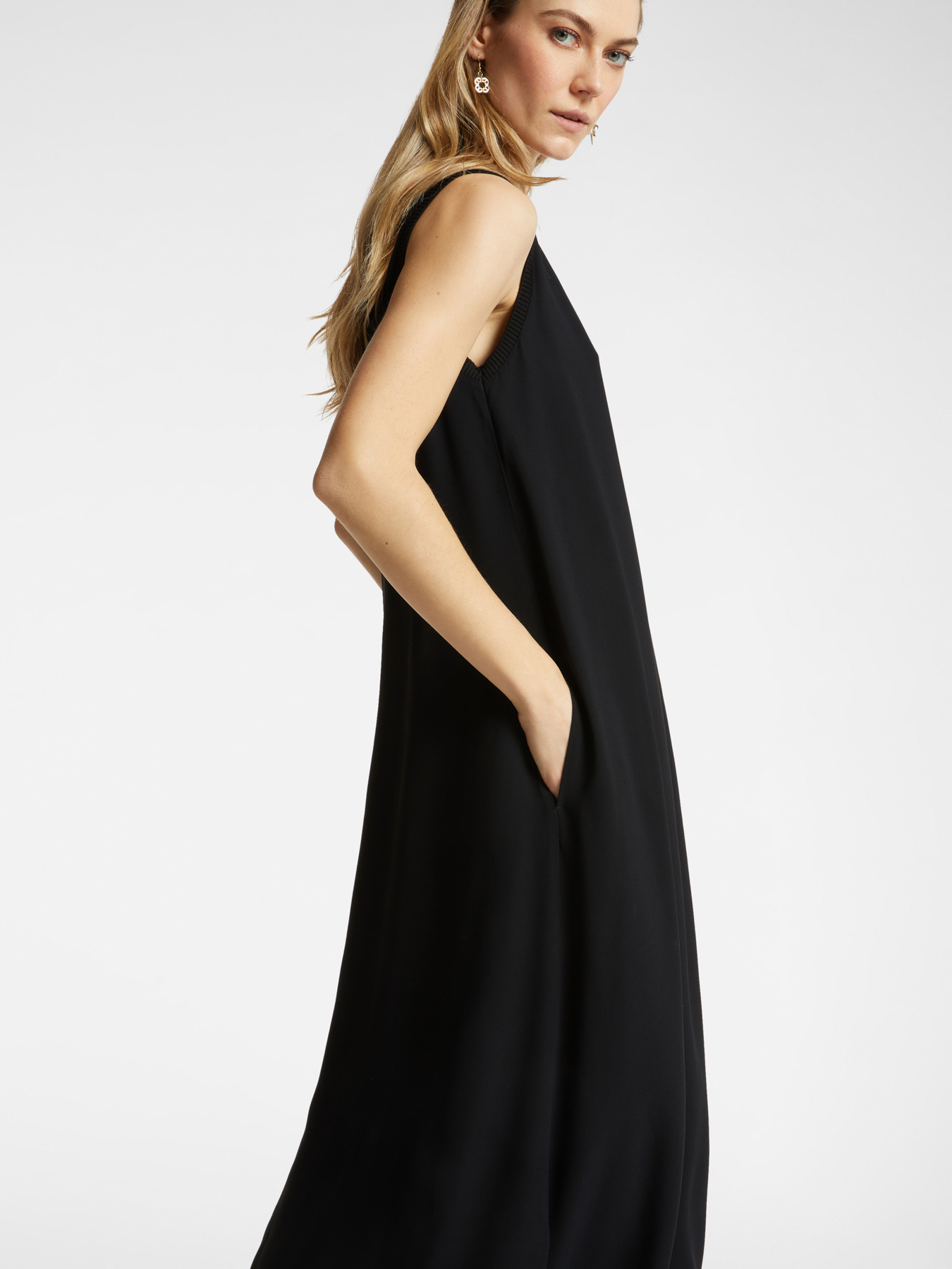 Robe longue &agrave; bords c&ocirc;tel&eacute;s image number 2