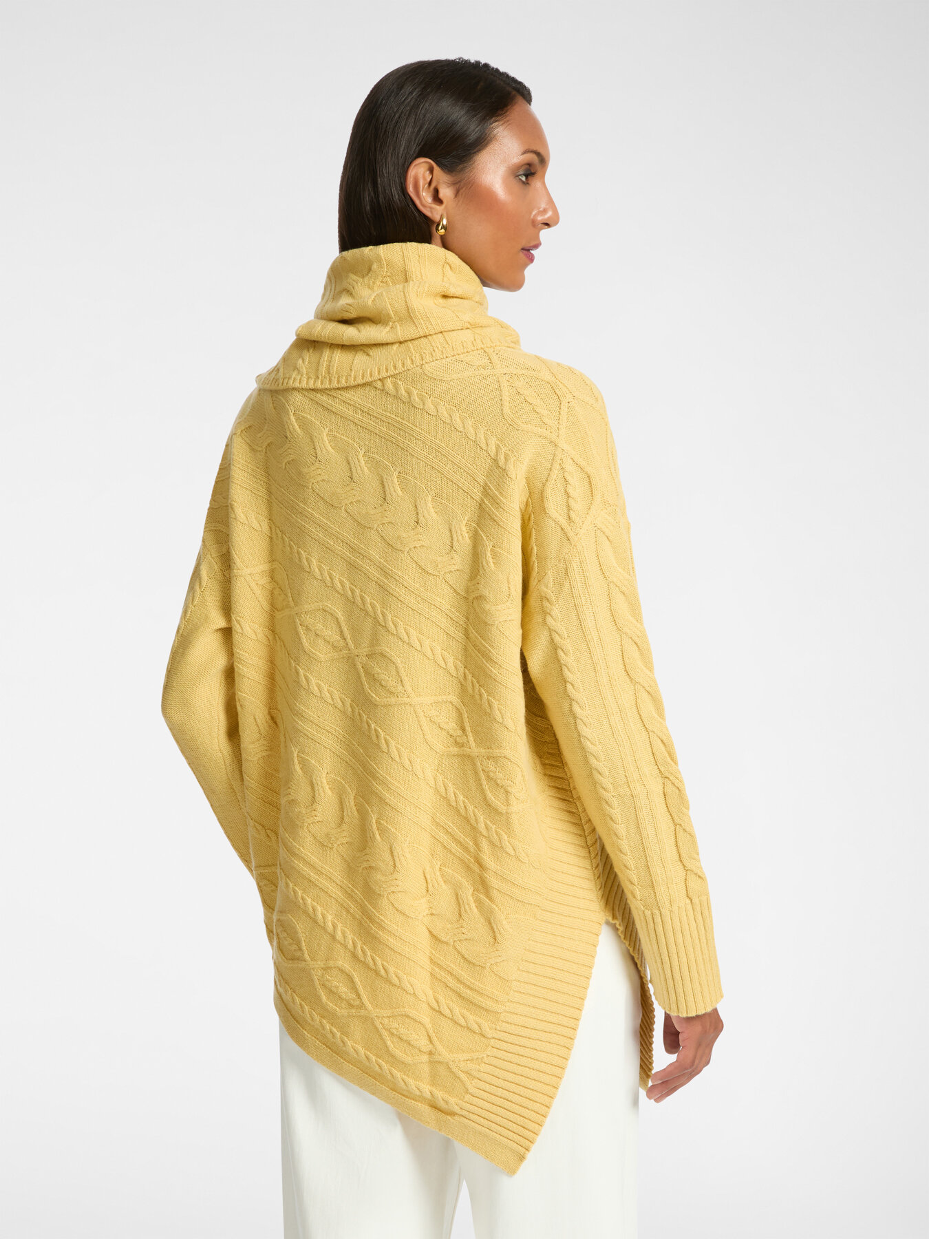 Asymmetrischer Wollpullover mit Zopfmuster image number 1