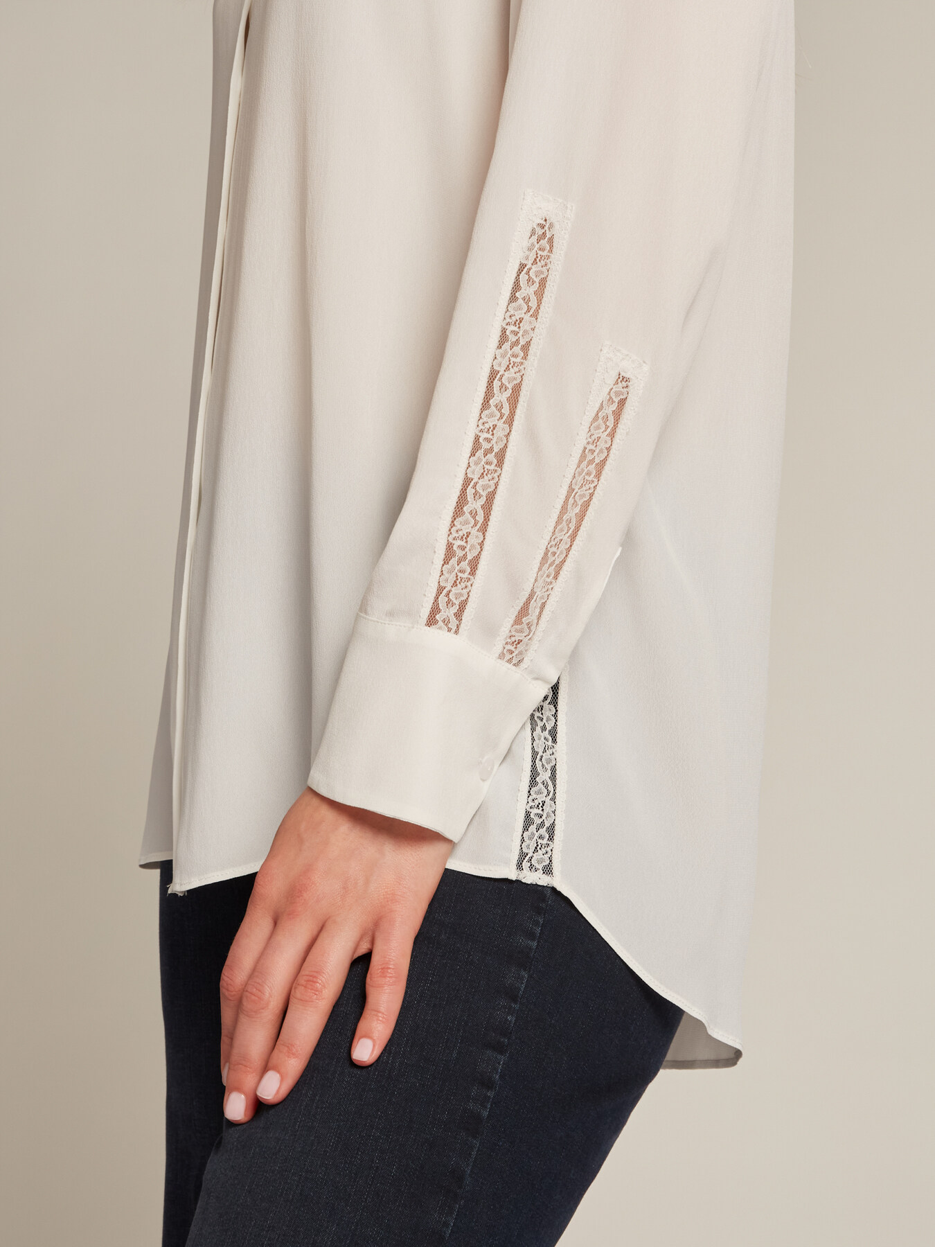 Camisa con aplicaciones entre deux image number 3