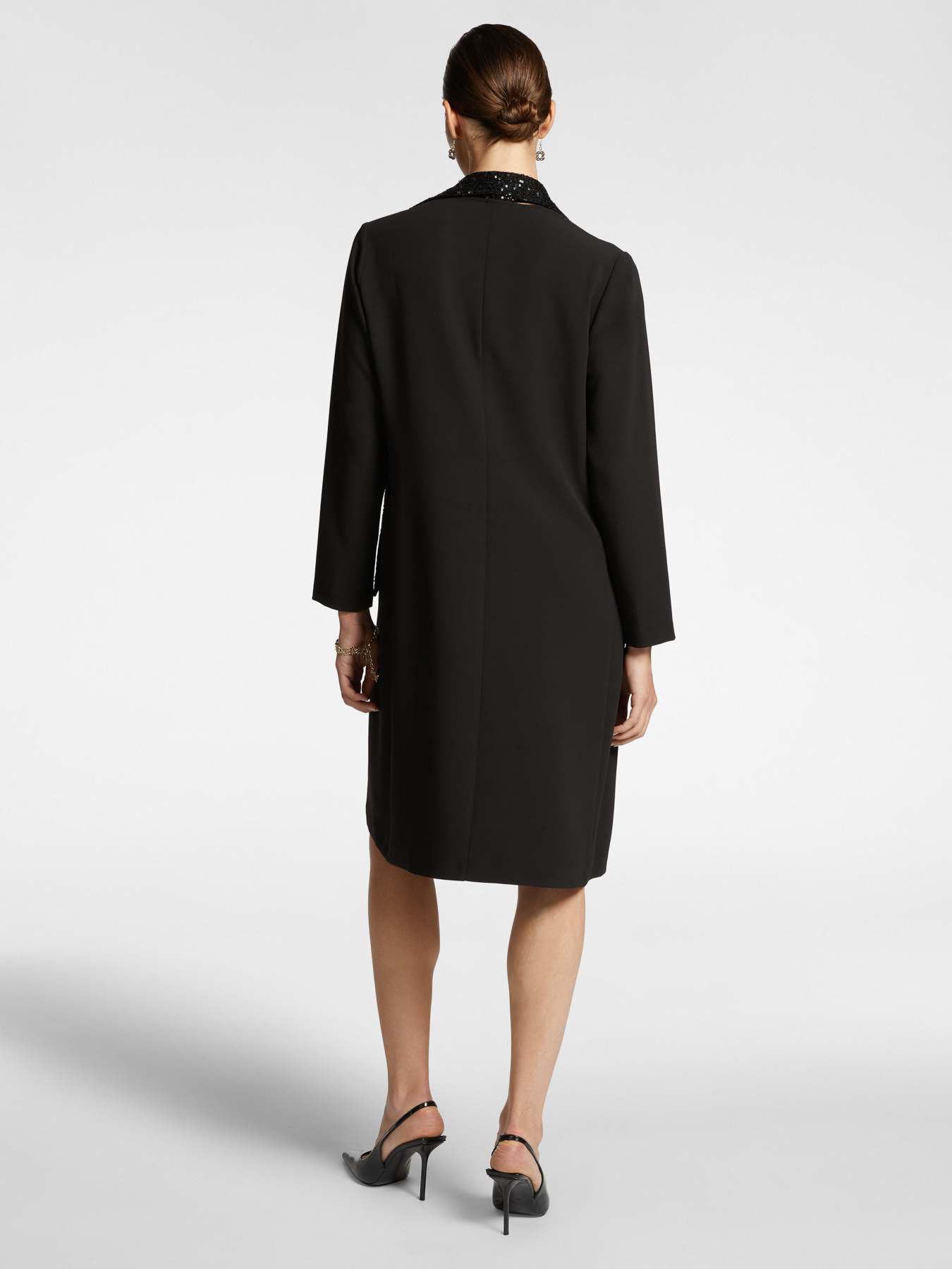 Elegant dress with removable collar image number 1