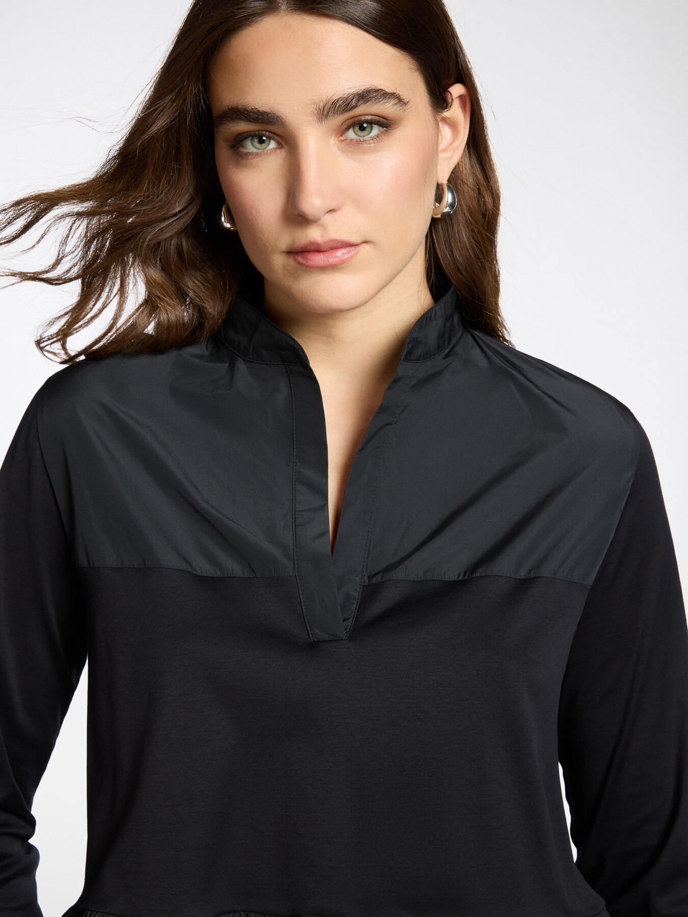 Camiseta con volante en el bajo image number 3