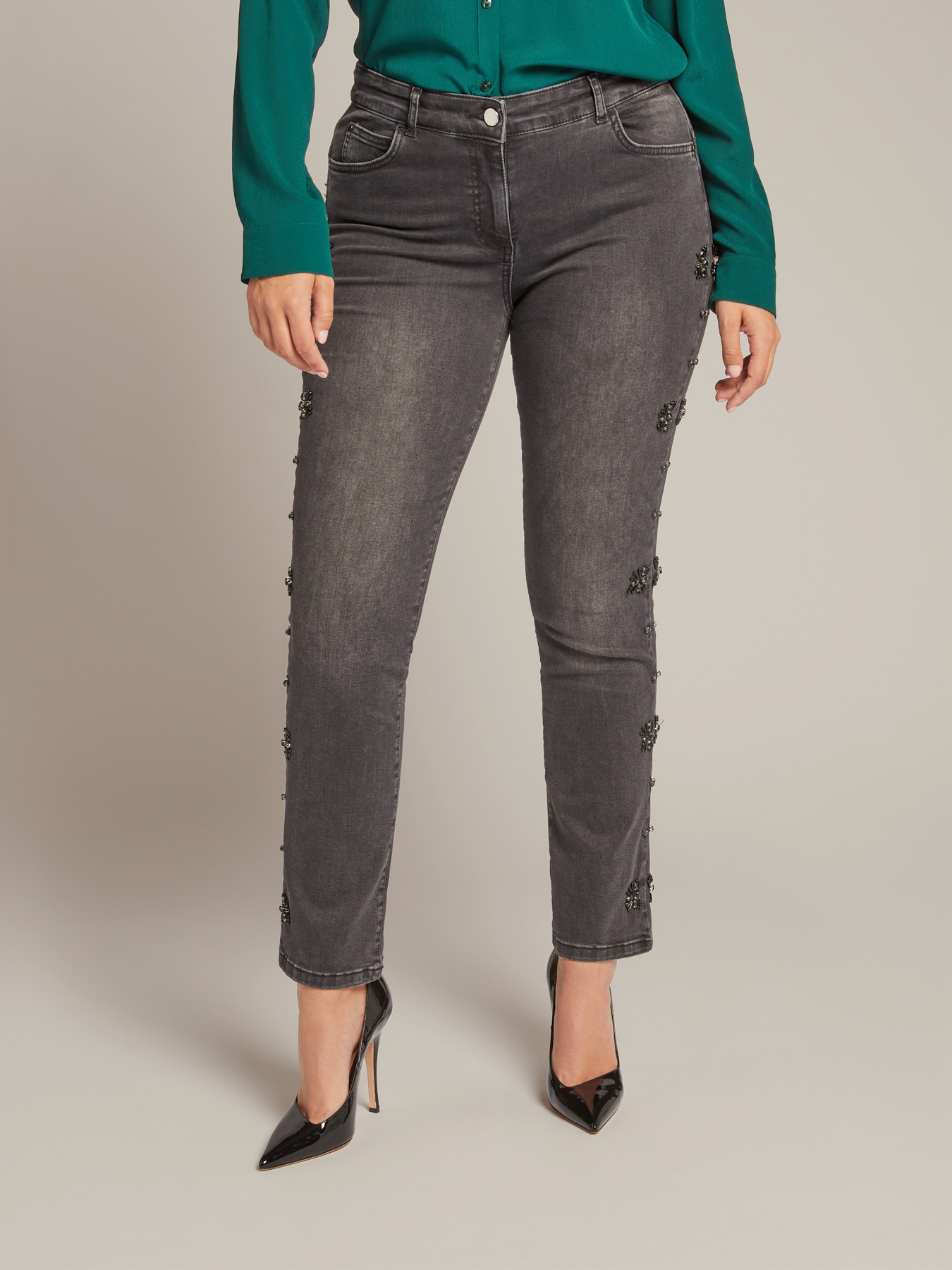 Jeans ricamati a mano image number 2