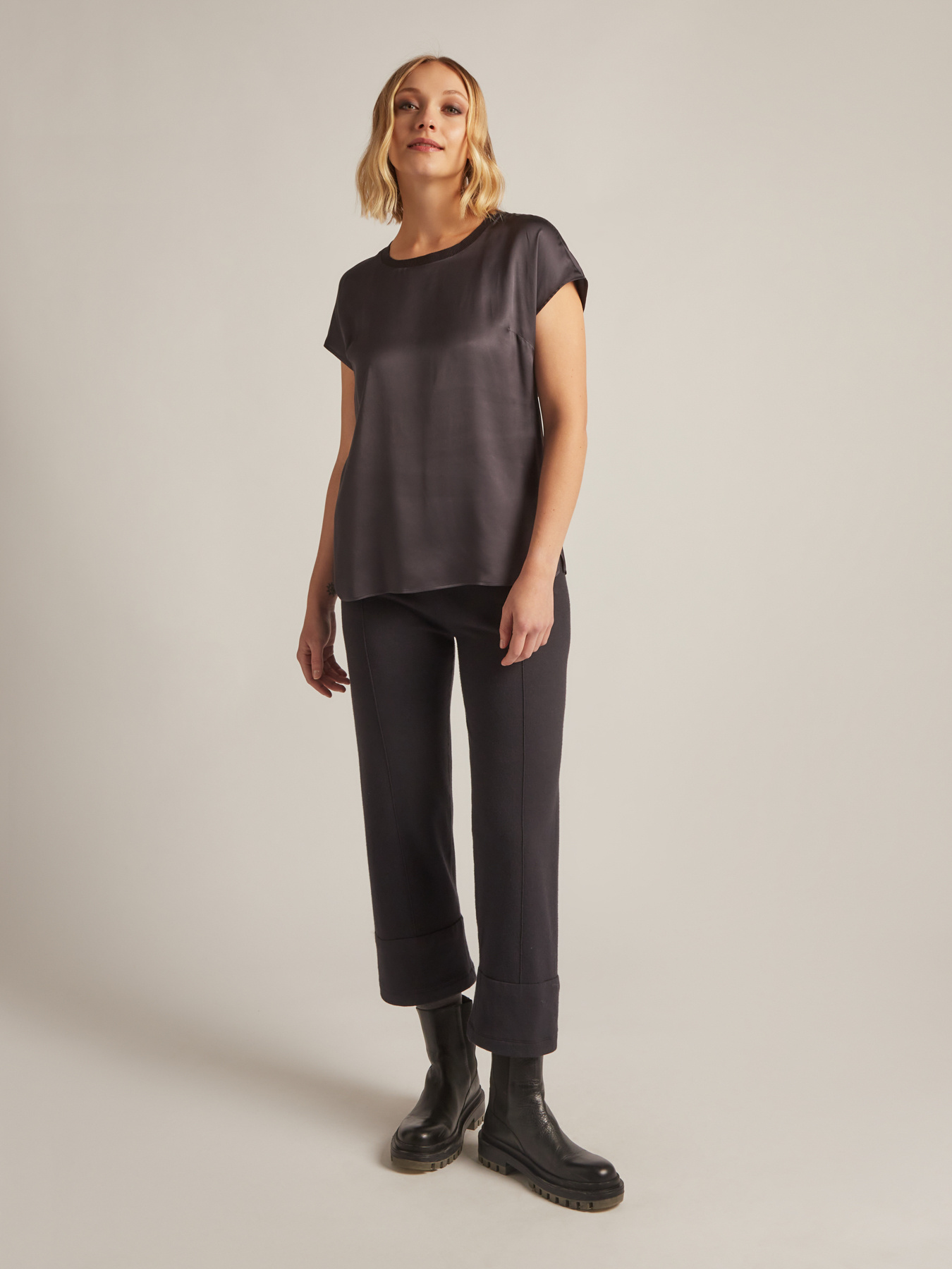 Blusa em cetim de viscose image number 0