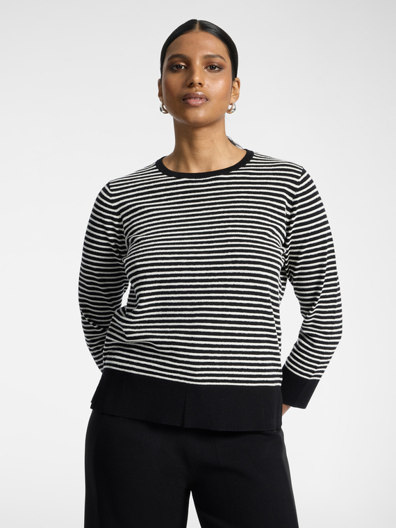 Gestreifter Strickpullover aus Viskosemischung
