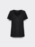 Camiseta con escote de pico image number 4