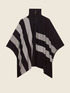Cape à rayures en tricot image number 3