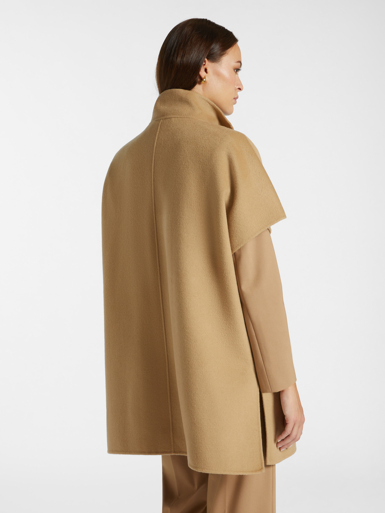 Cape in double fabric image number 1