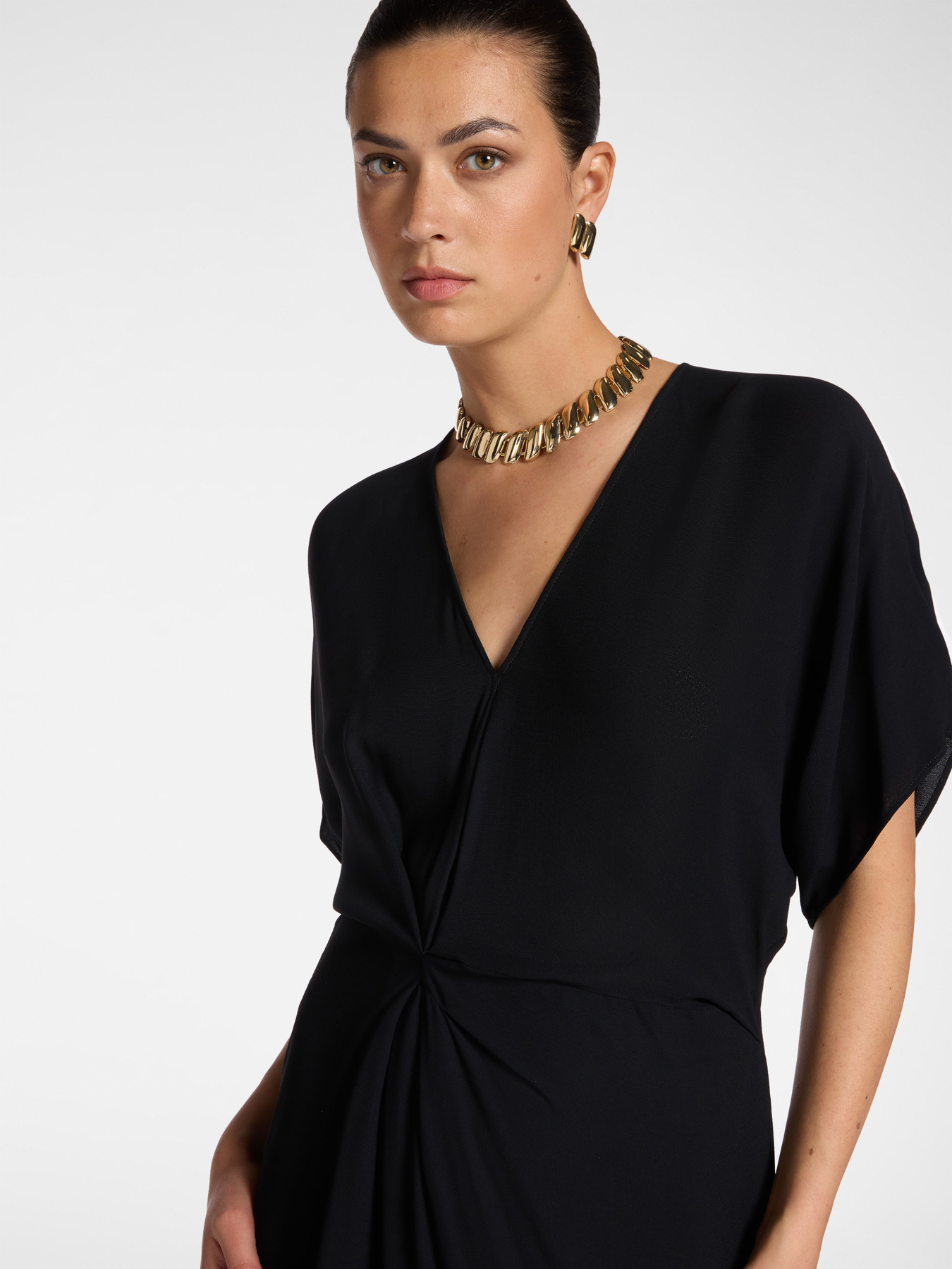 Long cr&ecirc;pe de chine dress with draping image number 3