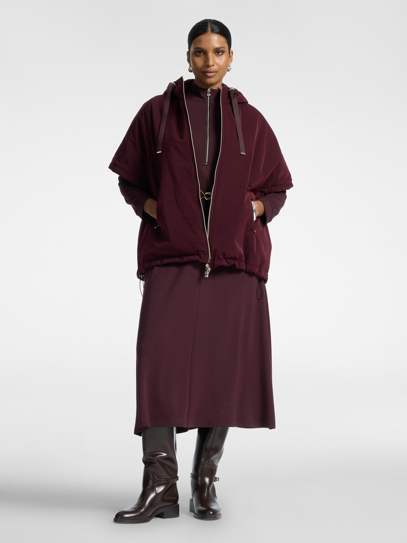 Leichte Kapuzenjacke aus Nylon mit kurzen &Auml;rmeln image number 2