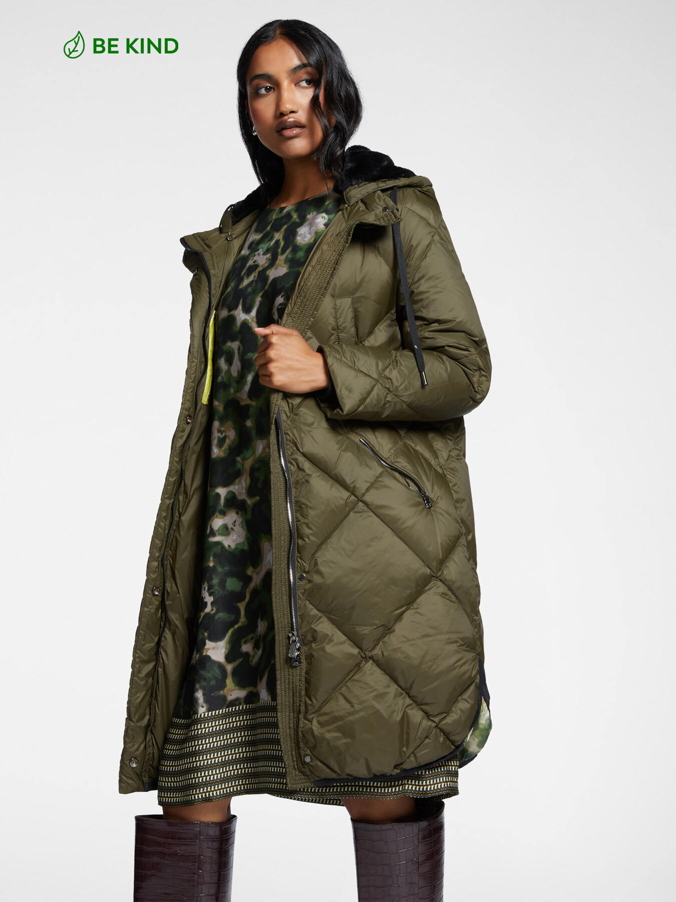 Long down jacket with jumbo diamond quilting image number 0