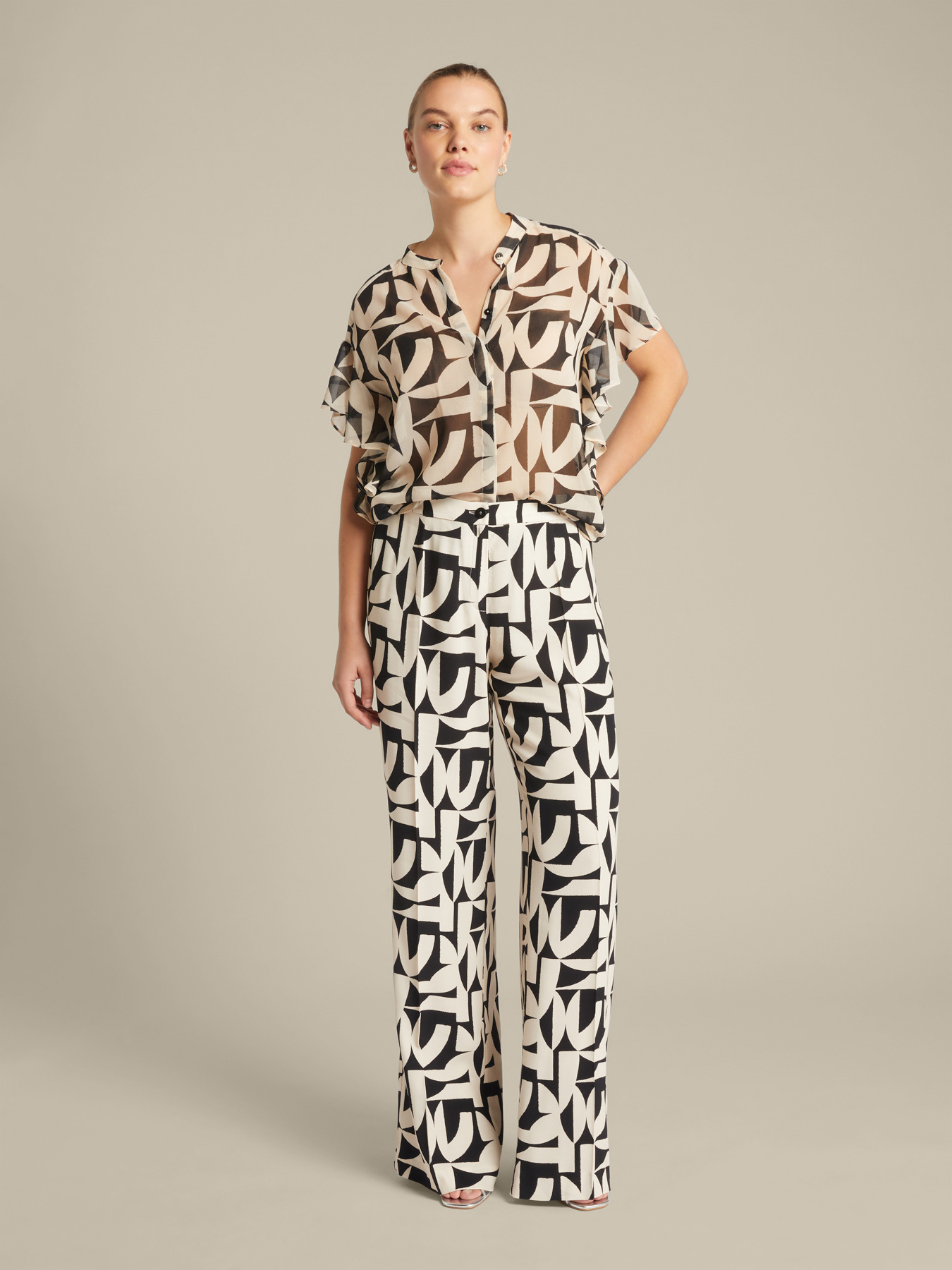Printed ECOVERO™ viscose trousers image number 0