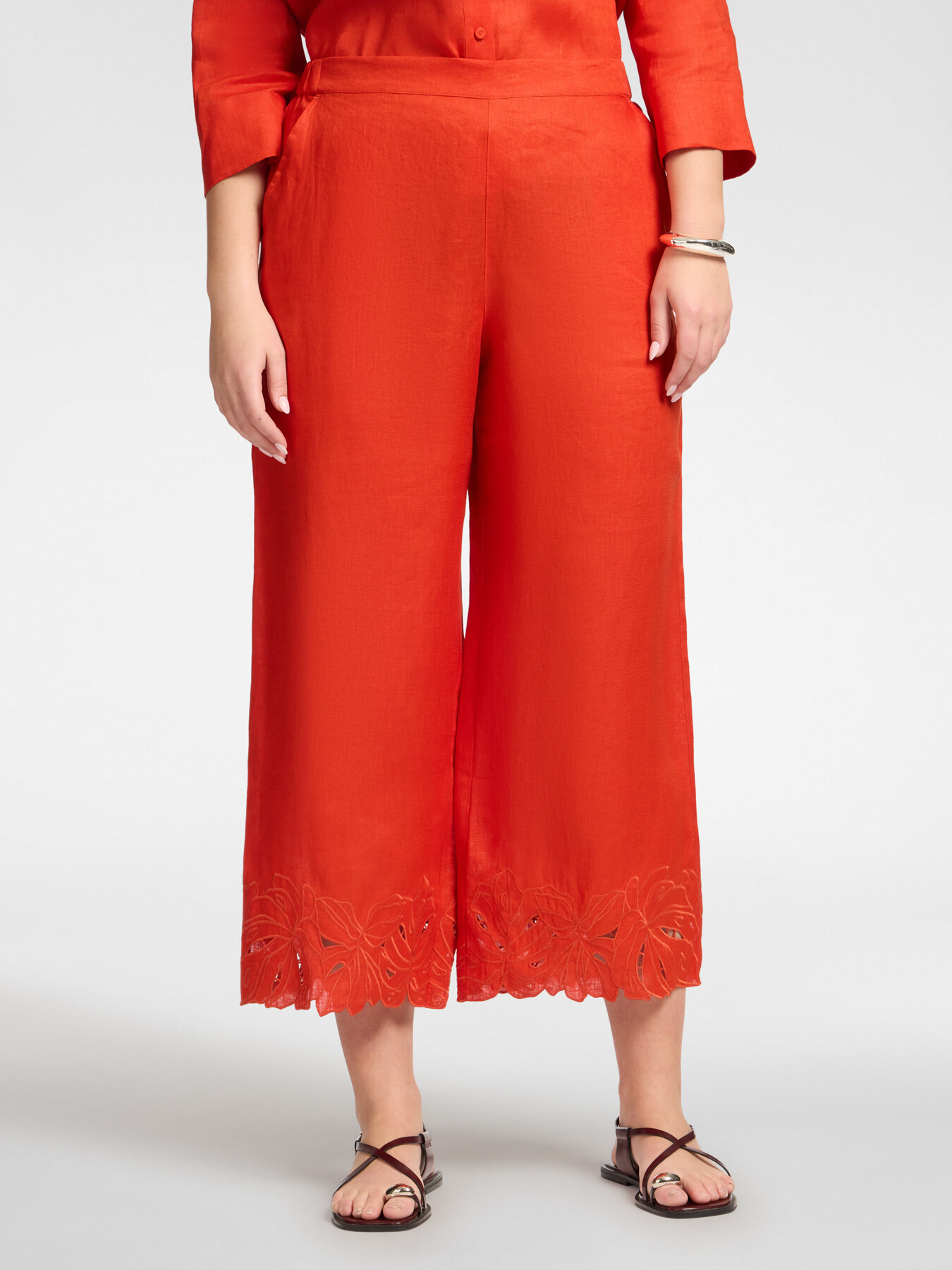 Linen trousers with embroidered edges image number 2