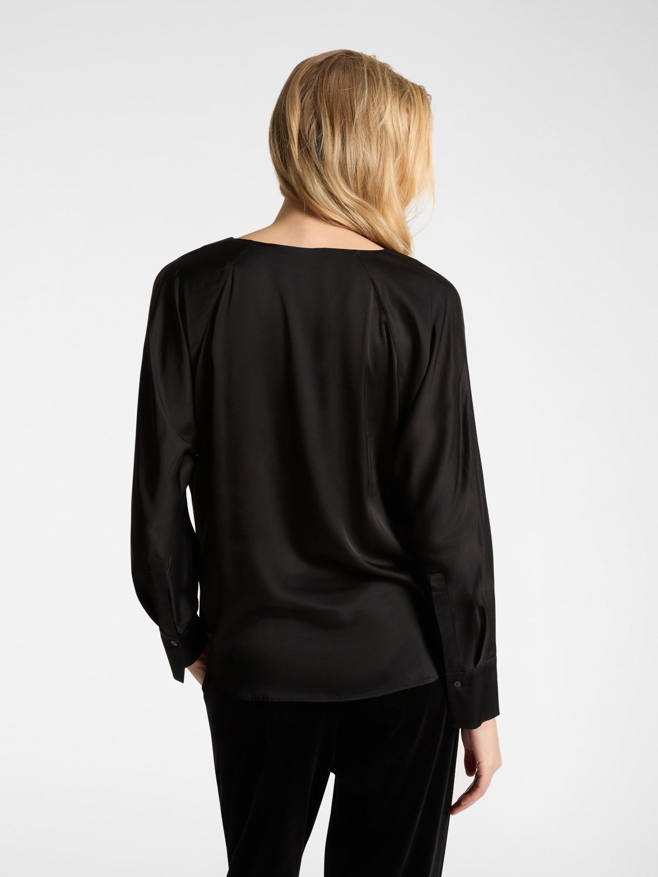 Blusa de cetim viscose LENZING&trade; ECOVERO&trade; image number 1