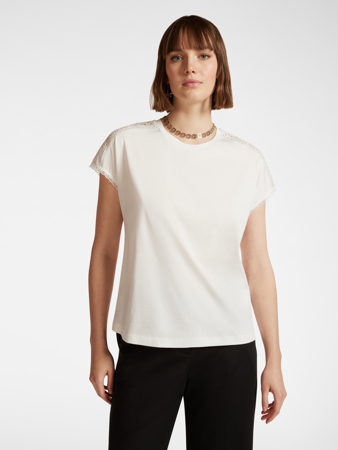 T-Shirt mit Spitzeneinsatz an den Schultern image number 0