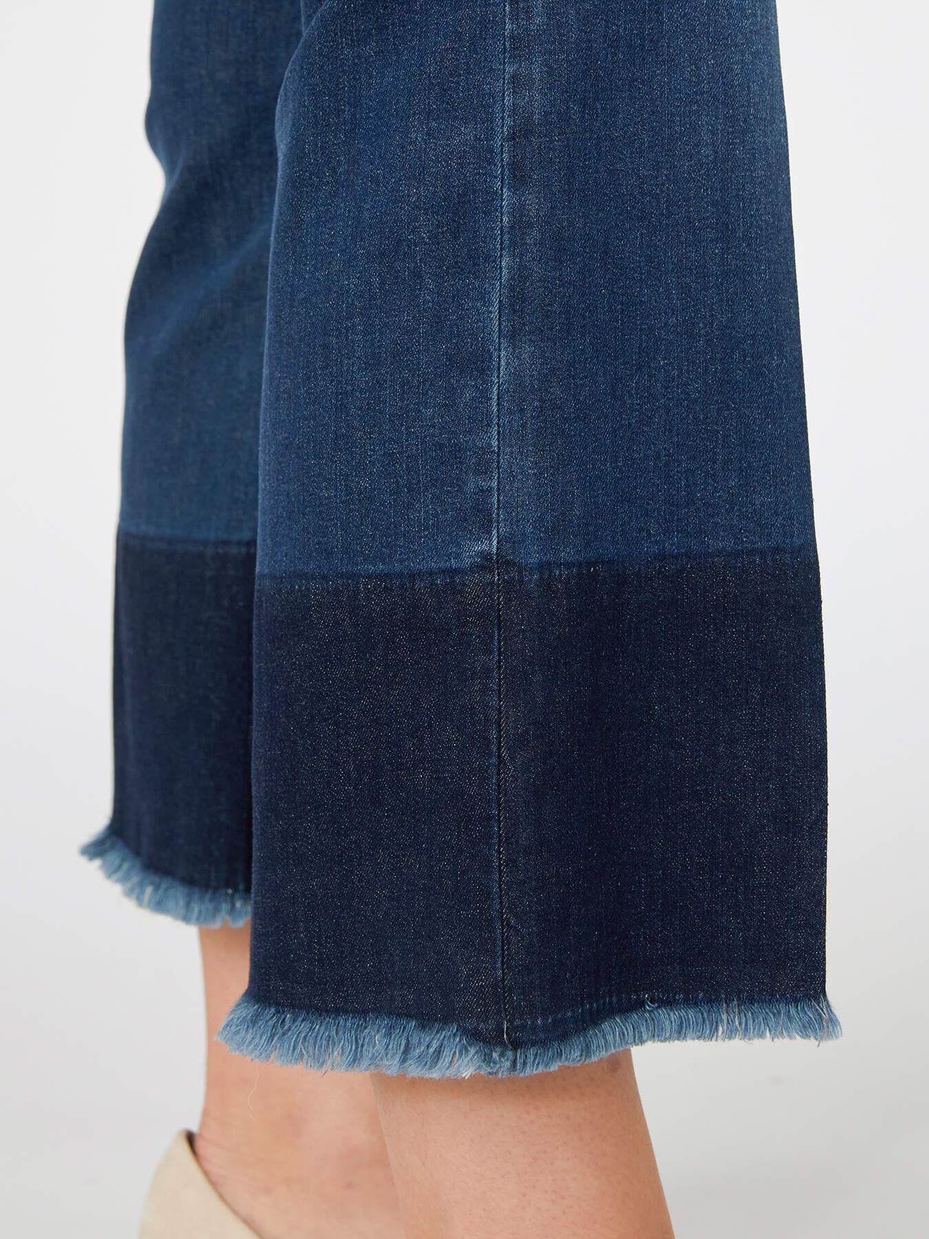 Cropped jeans with dark hem image number 4