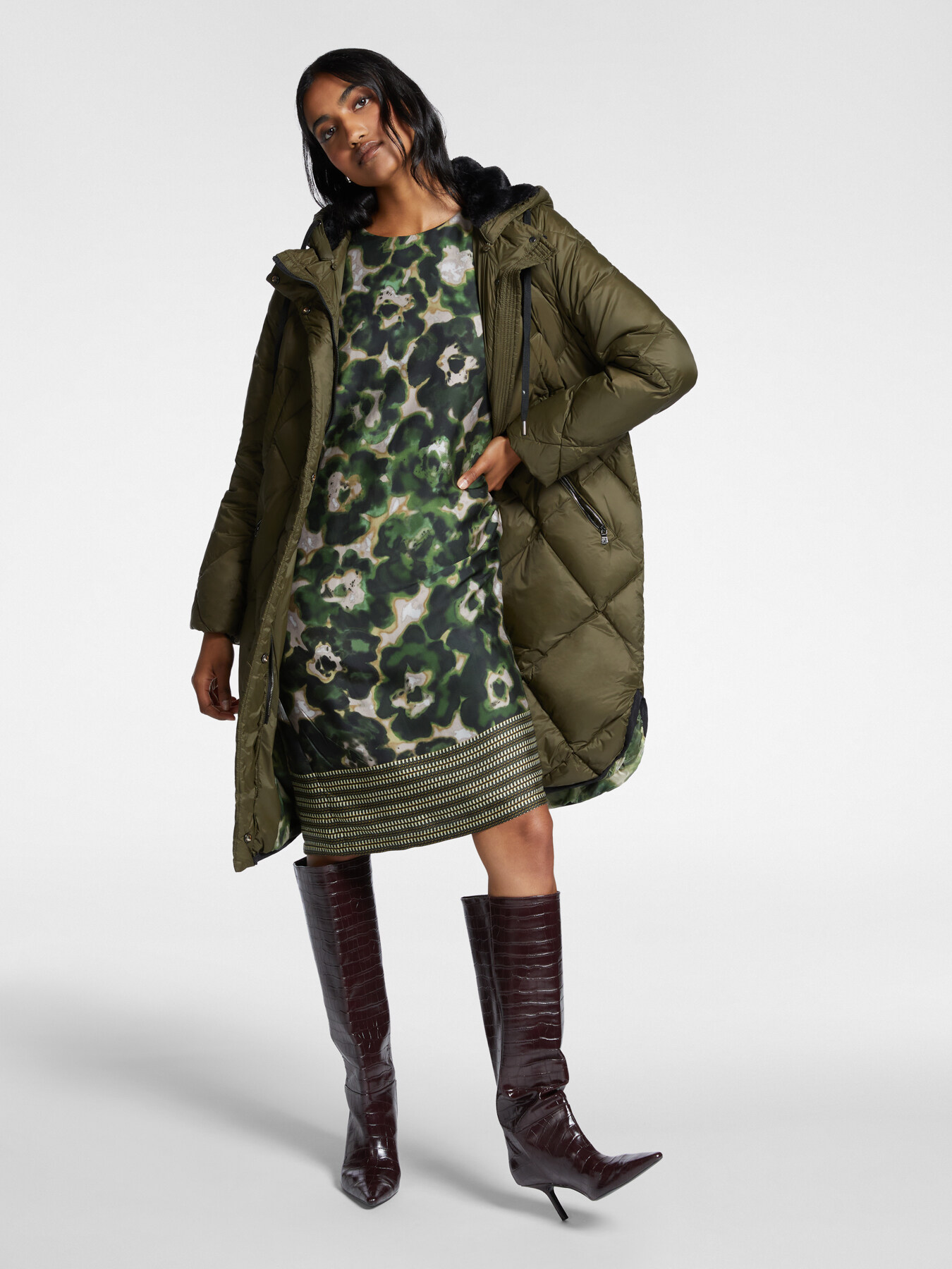 Long down jacket with jumbo diamond quilting image number 2