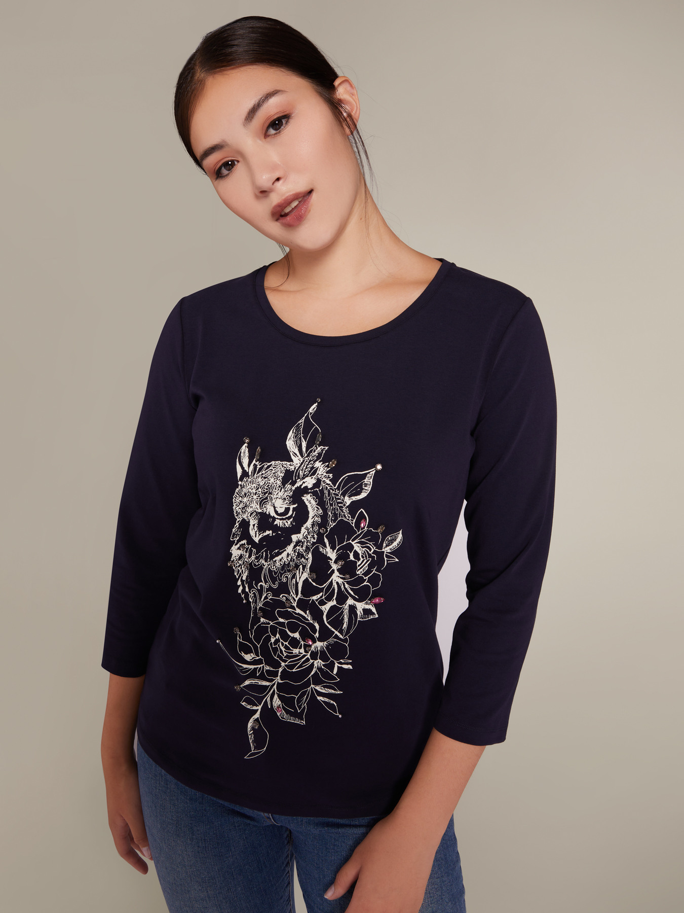 T-Shirt mit Aufdruck und handgearbeiteter Stickerei image number 0