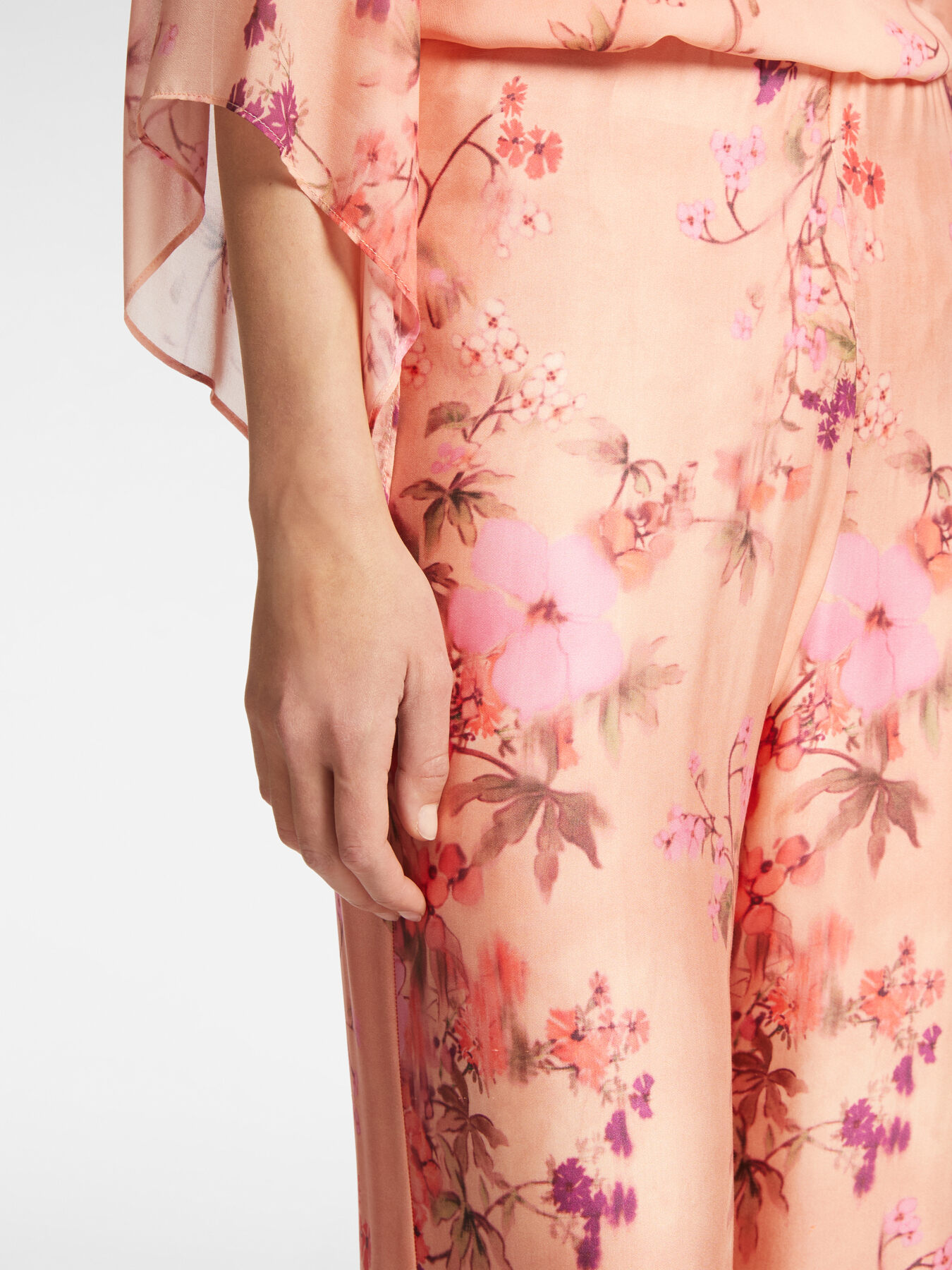 Pantalones estampados elegantes image number 3