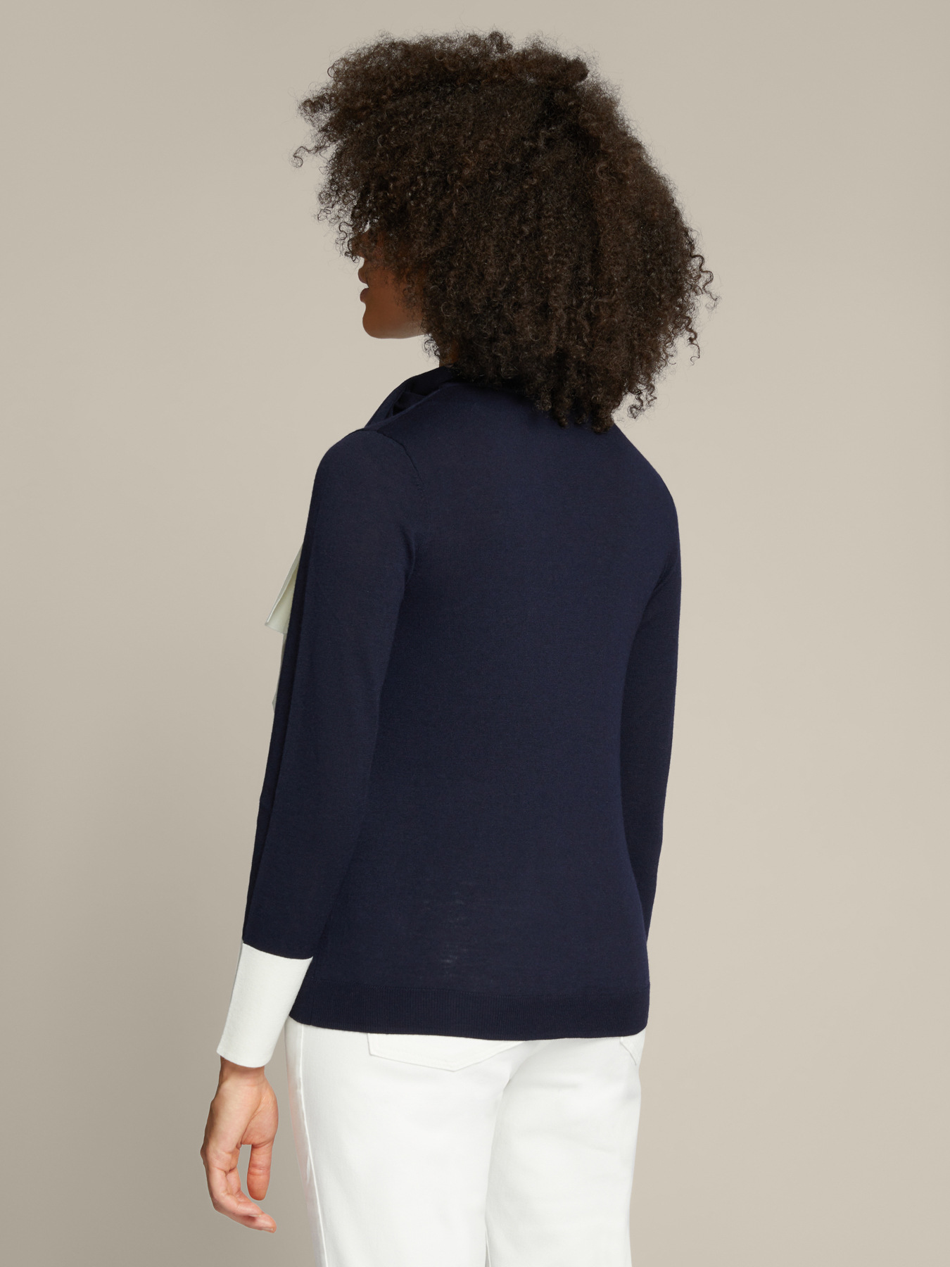 Pull com echarpe de lã sustentável image number 1