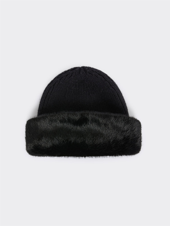 High-brimmed hat in faux fur